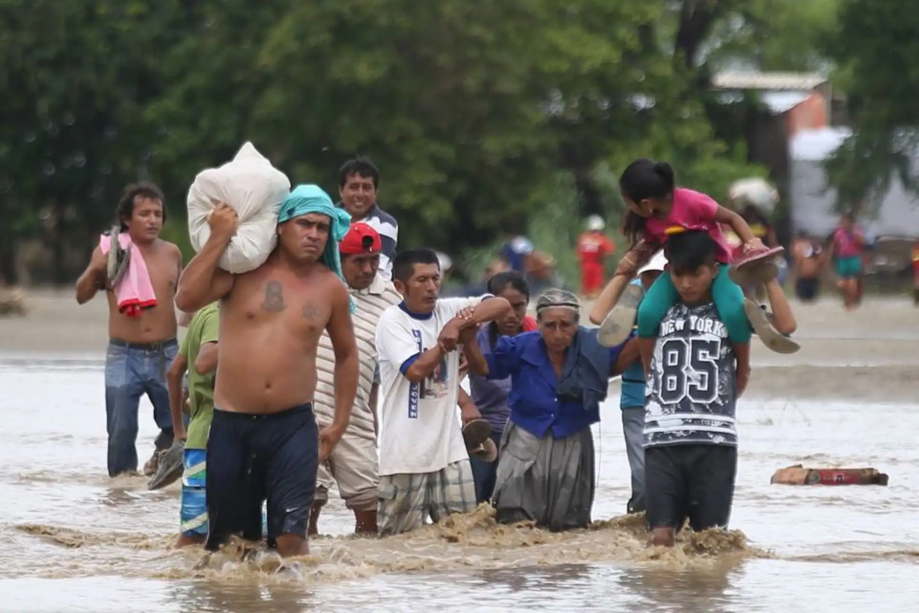 PIURA,PERÚ-MARZO 31.Pobladores de Pedregal Chico son evacuados ante crecida de río Piura.Foto:ANDINA/archivo.