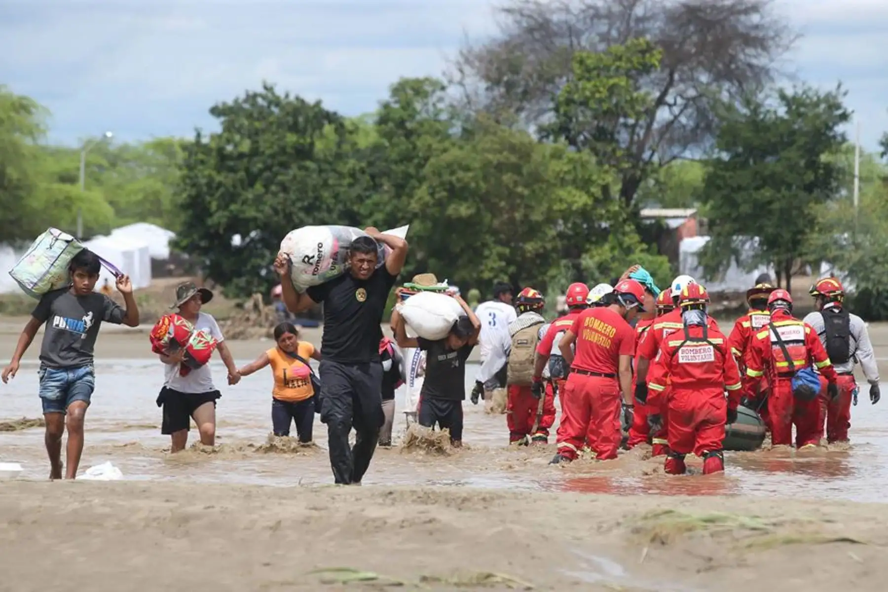 PIURA,PERÚ-MARZO 31.Pobladores de Pedregal Chico son evacuados ante crecida de río Piura.Foto:ANDINA/archivo.