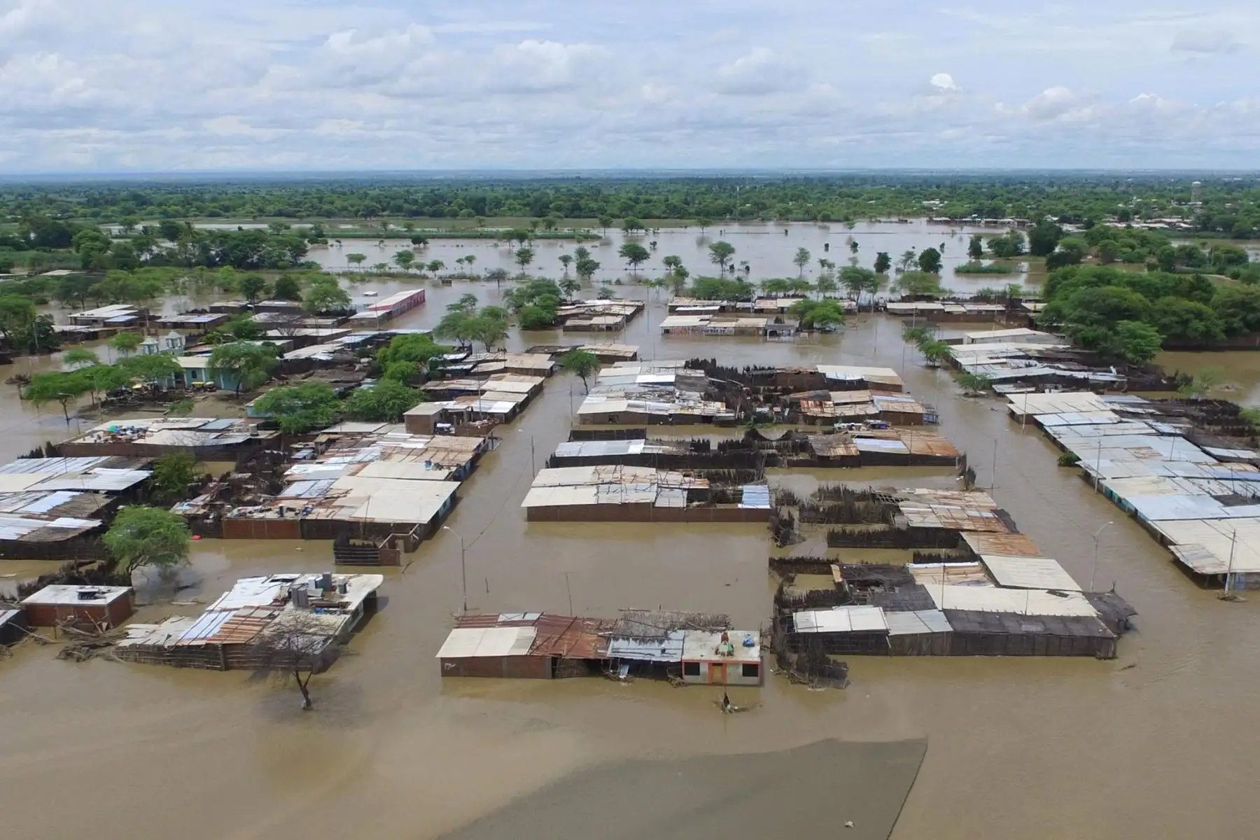 PIURA,PERÚ-ABRIL 01 Pobladores ubicados por el drone a pedido de la PNP por la crecida del río en Pedregal Chico.Foto:ANDINA/archivo.