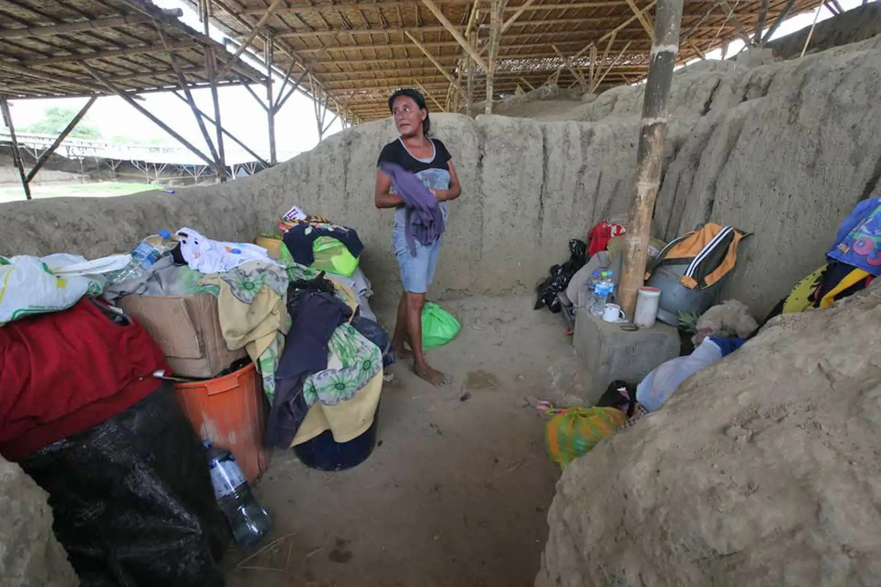 PIURA,PERÚ-ABRIL 01.Familias ocupan complejo el museo de sitio de Nariguala por crecida del río Piura.Foto:ANDINA/archivo.