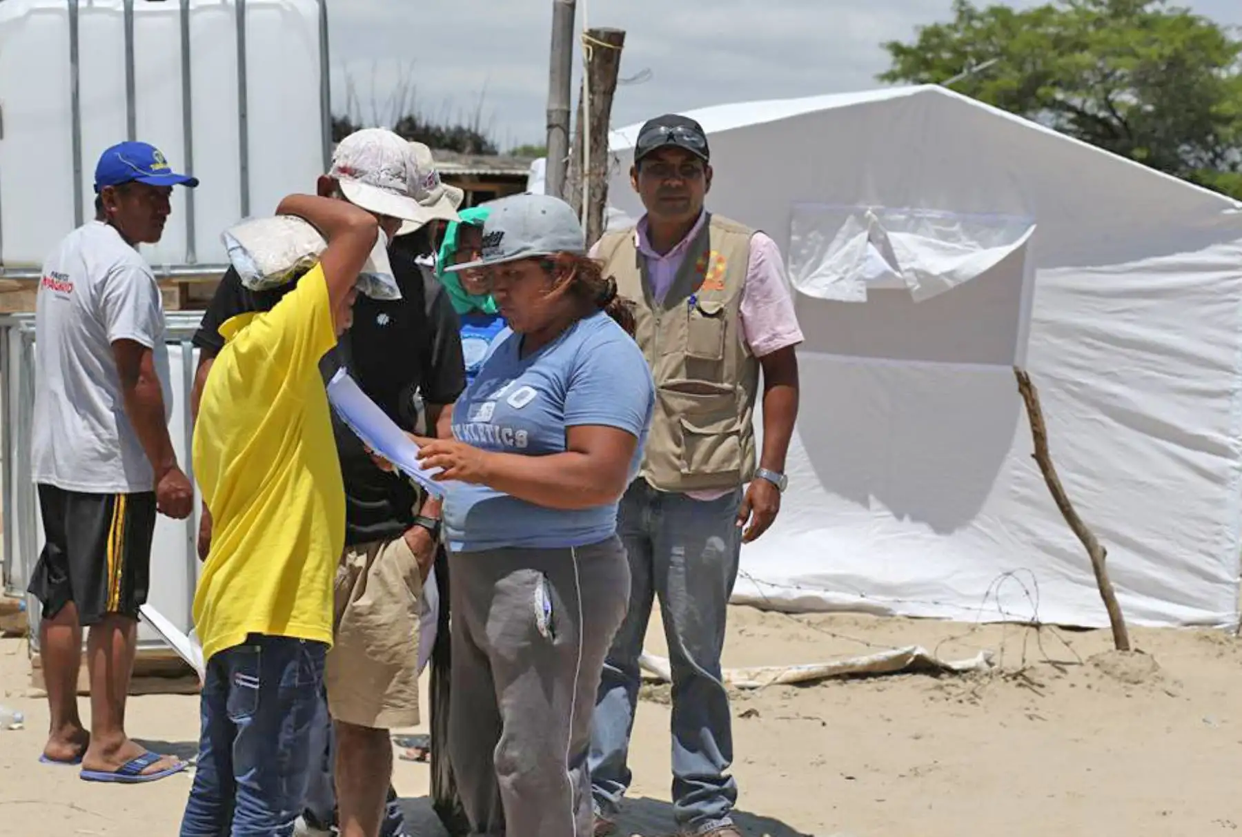 PIURA,PERÚ-ABRIL 02.Ayuda humanitariaa danmificados en la zona de San Pablo en Catacaos.Foto:ANDINA/archivo.