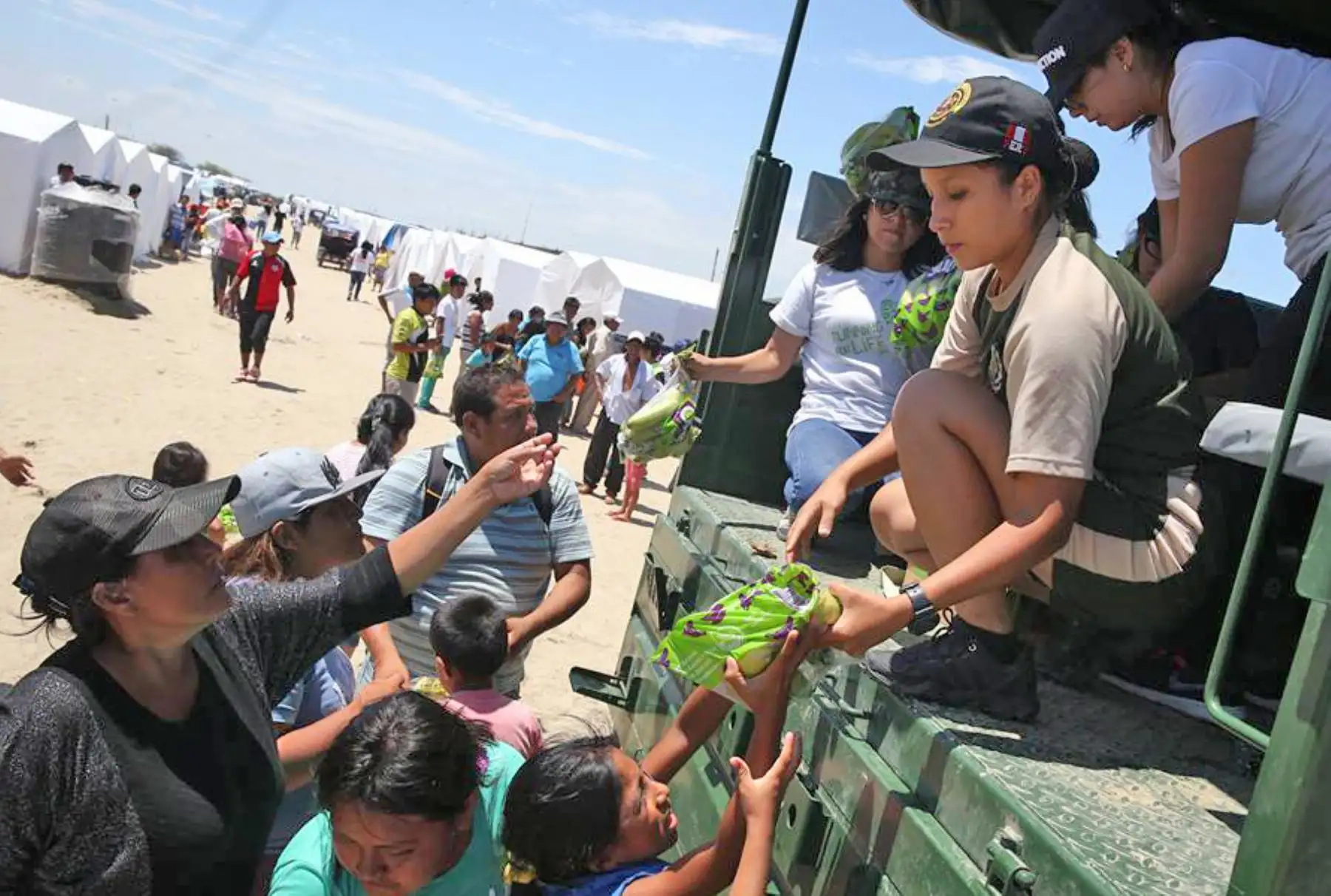 PIURA,PERÚ-ABRIL 02.Ayuda humanitariaa danmificados en la zona de San Pablo en Catacaos.Foto:ANDINA/archivo.