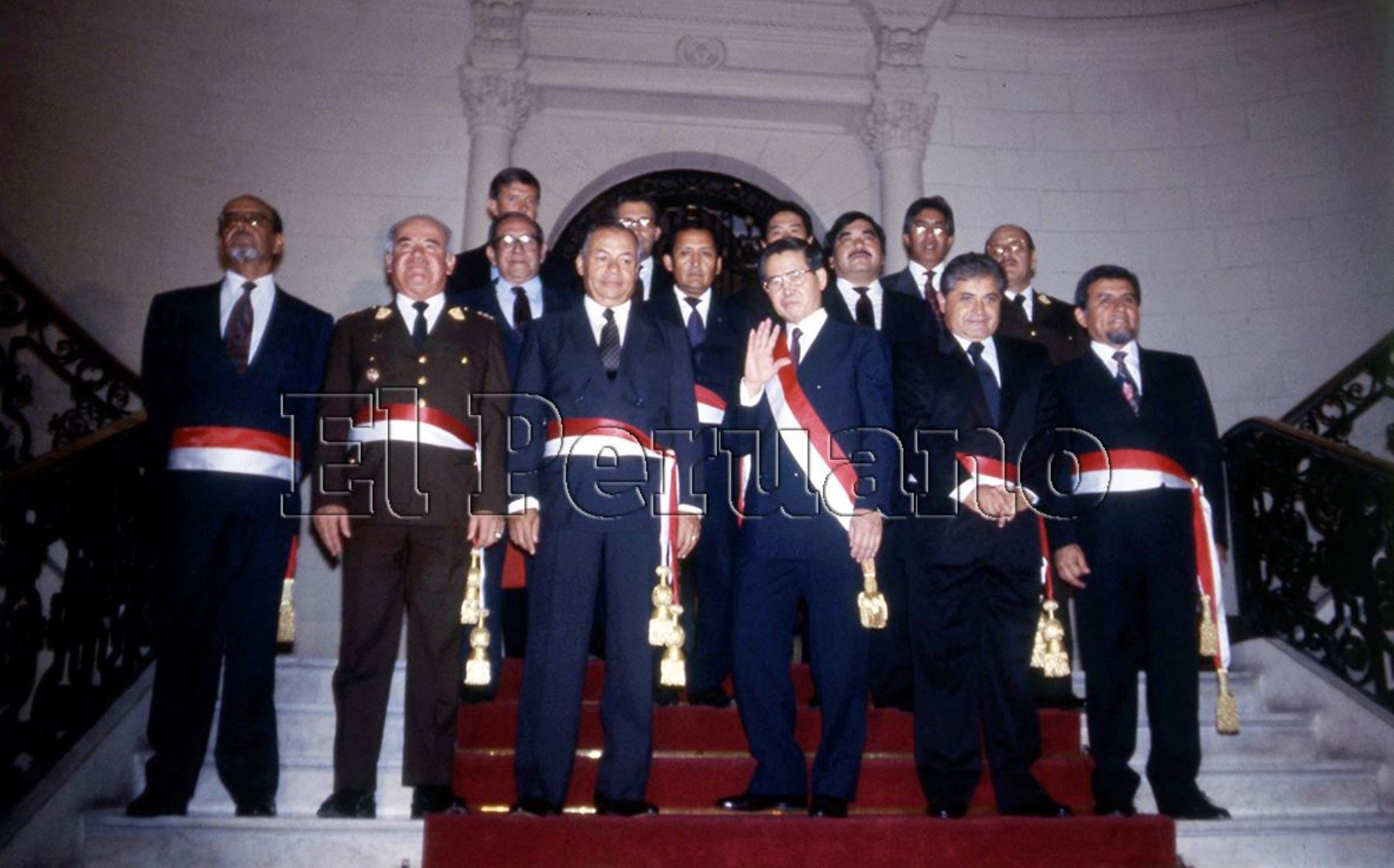 Alberto Fujimori junto a sus ministros de aquella época.