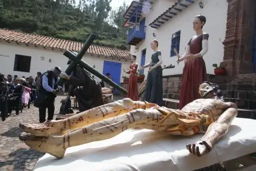 Restauran esculturas de origen colonial para actos por Semana Santa en Cusco y Apurímac. ANDINA/Percy Hurtado