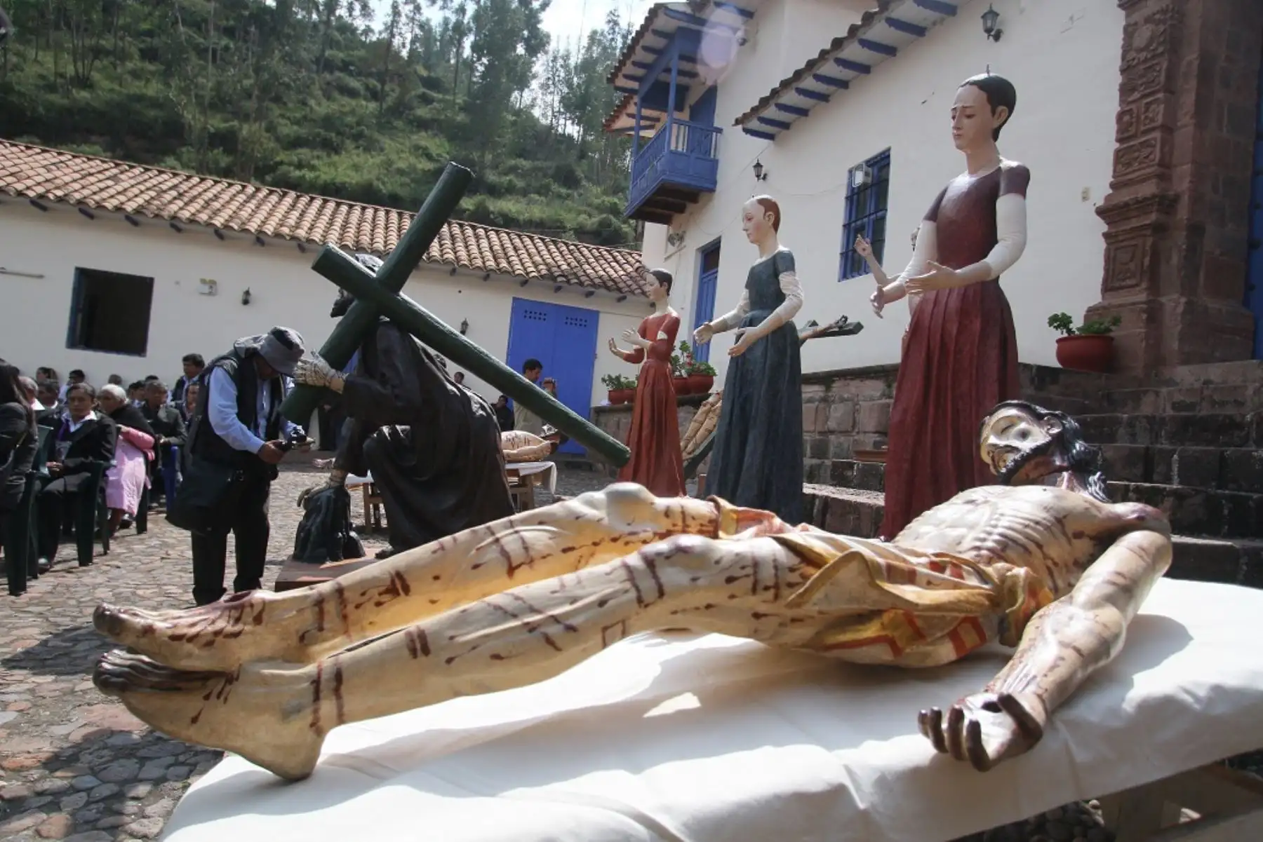 Restauran esculturas de origen colonial para actos por Semana Santa en Cusco y Apurímac. ANDINA/Percy Hurtado