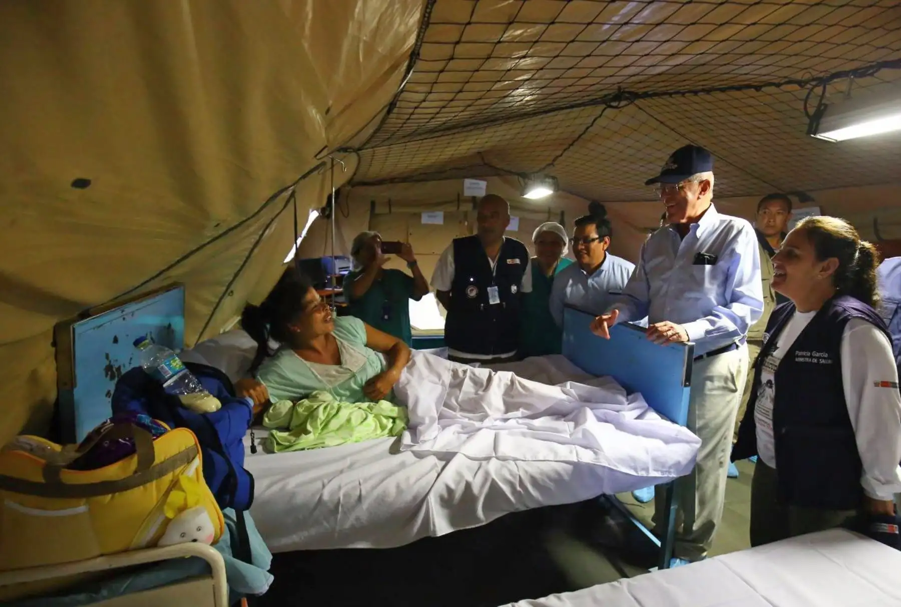 El presidente de la República, Pedro Pablo Kuczynski, inspecciona en Chiclayo el hospital de campaña instalado por el Ministerio de Salud para atender a los damnificados por las fuertes lluvias y las inundaciones en esta ciudad del norte del país. Foto: ANDINA/Prensa Presidencia