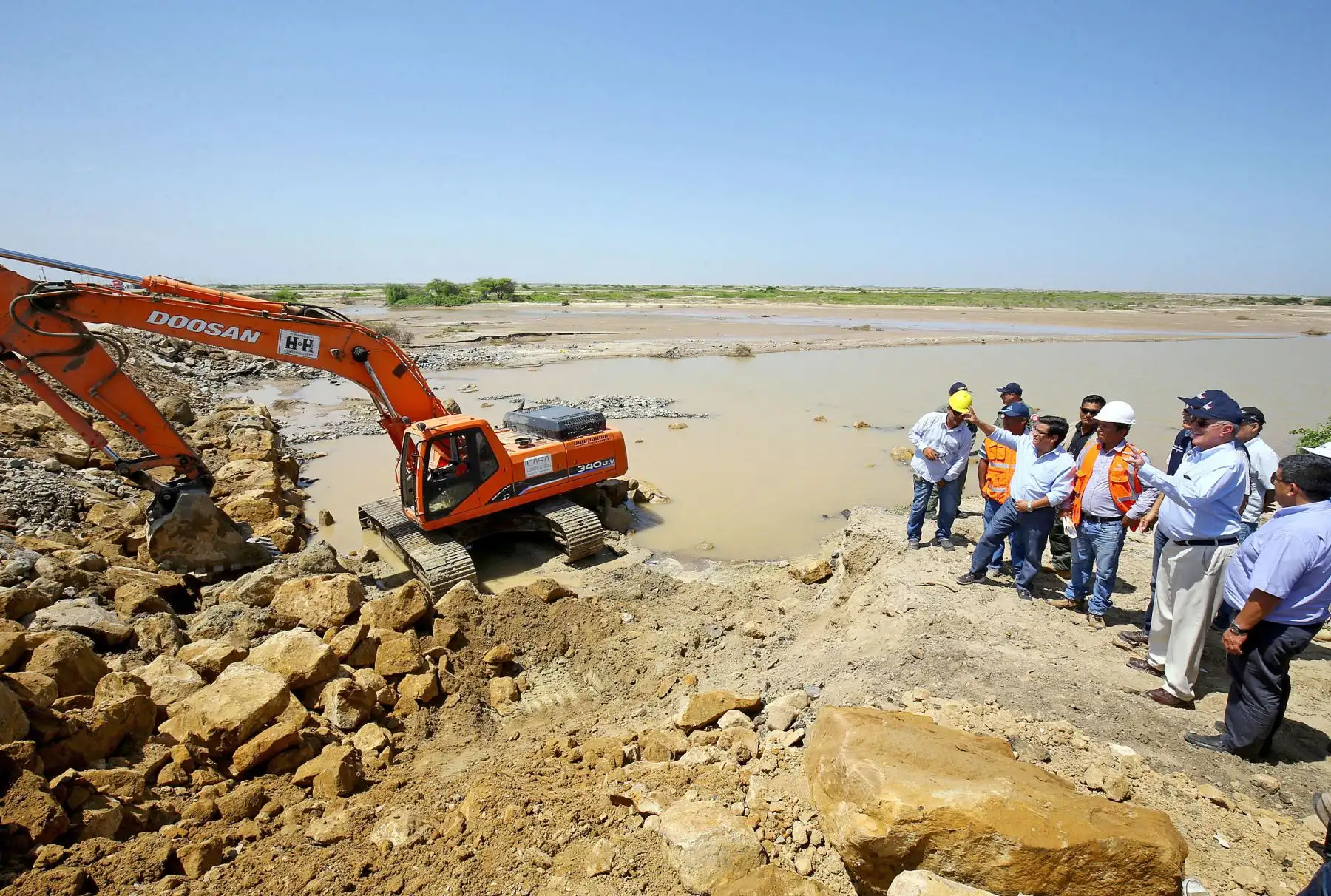 Jefe de Estado sobrevoló el río La Leche e inspeccionó las obras de rehabilitación de la carretera Panamericana Norte, kilómetro 829. Foto: ANDINA/ Prensa Presidencia