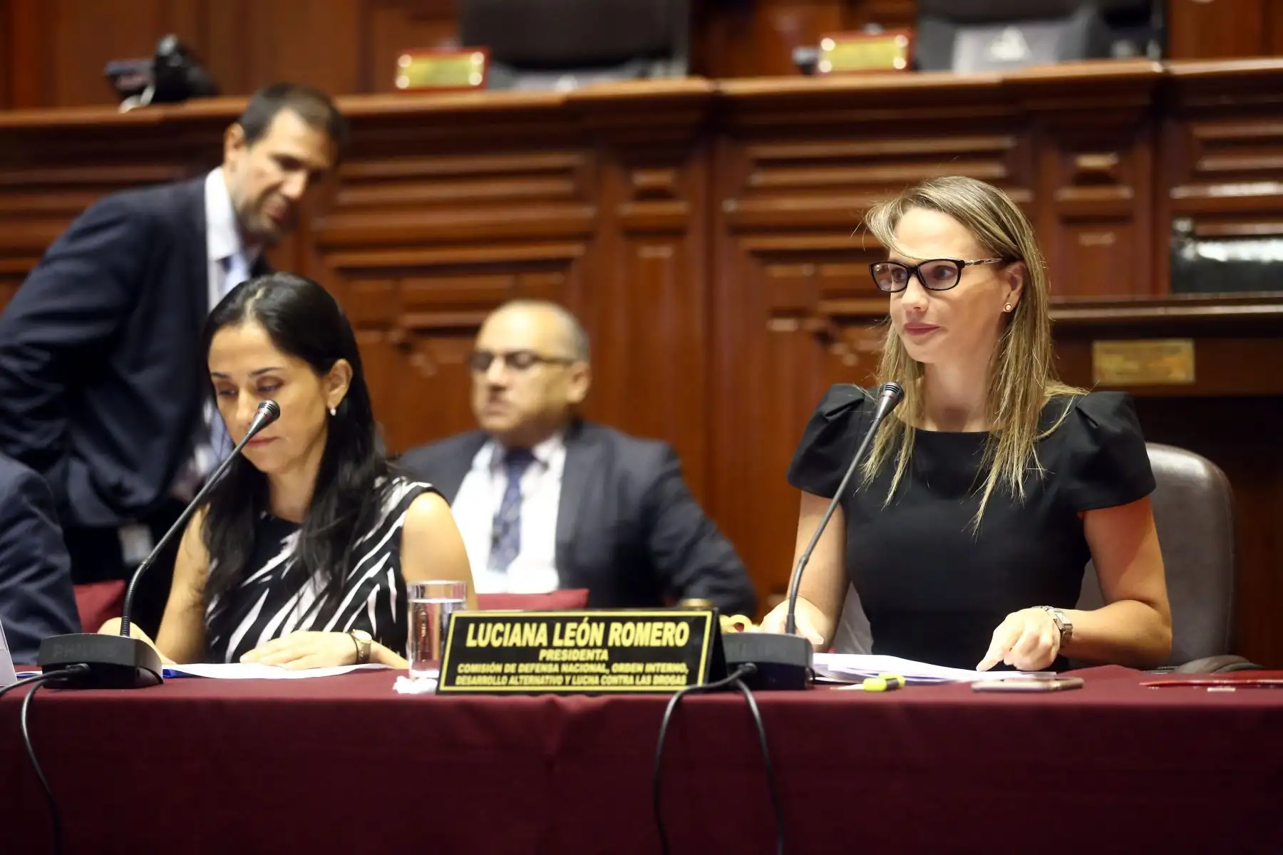 Luciana León dice que Nadine Heredia muestra poca colaboración en investigaciones.