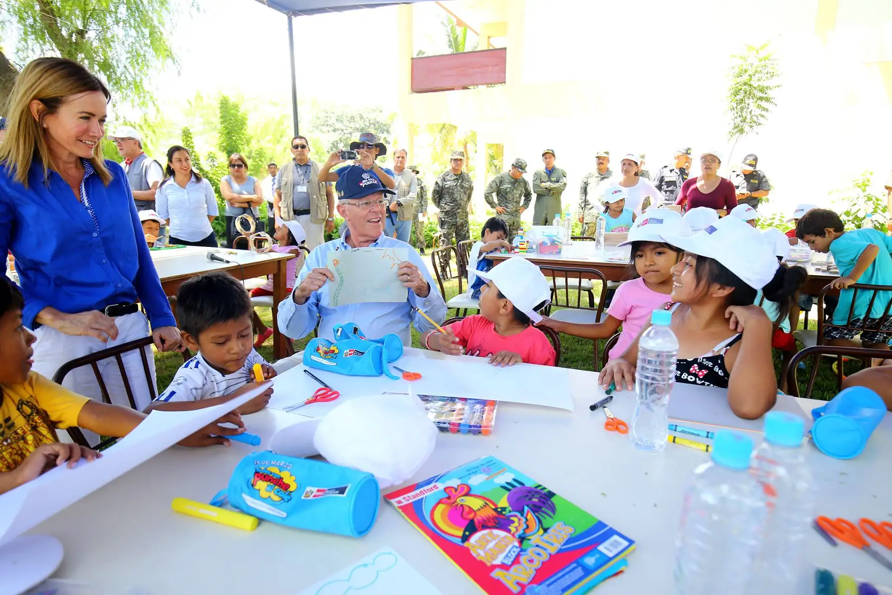 Jefe de Estado Pedro Pablo Kuczynski, inspeccionó aplicación del programa "El cole contigo", que brinda ayuda emocional a niños de las zonas afectadas por desastres naturales en la región Piura. Foto: ANDINA/Prensa Presidencia