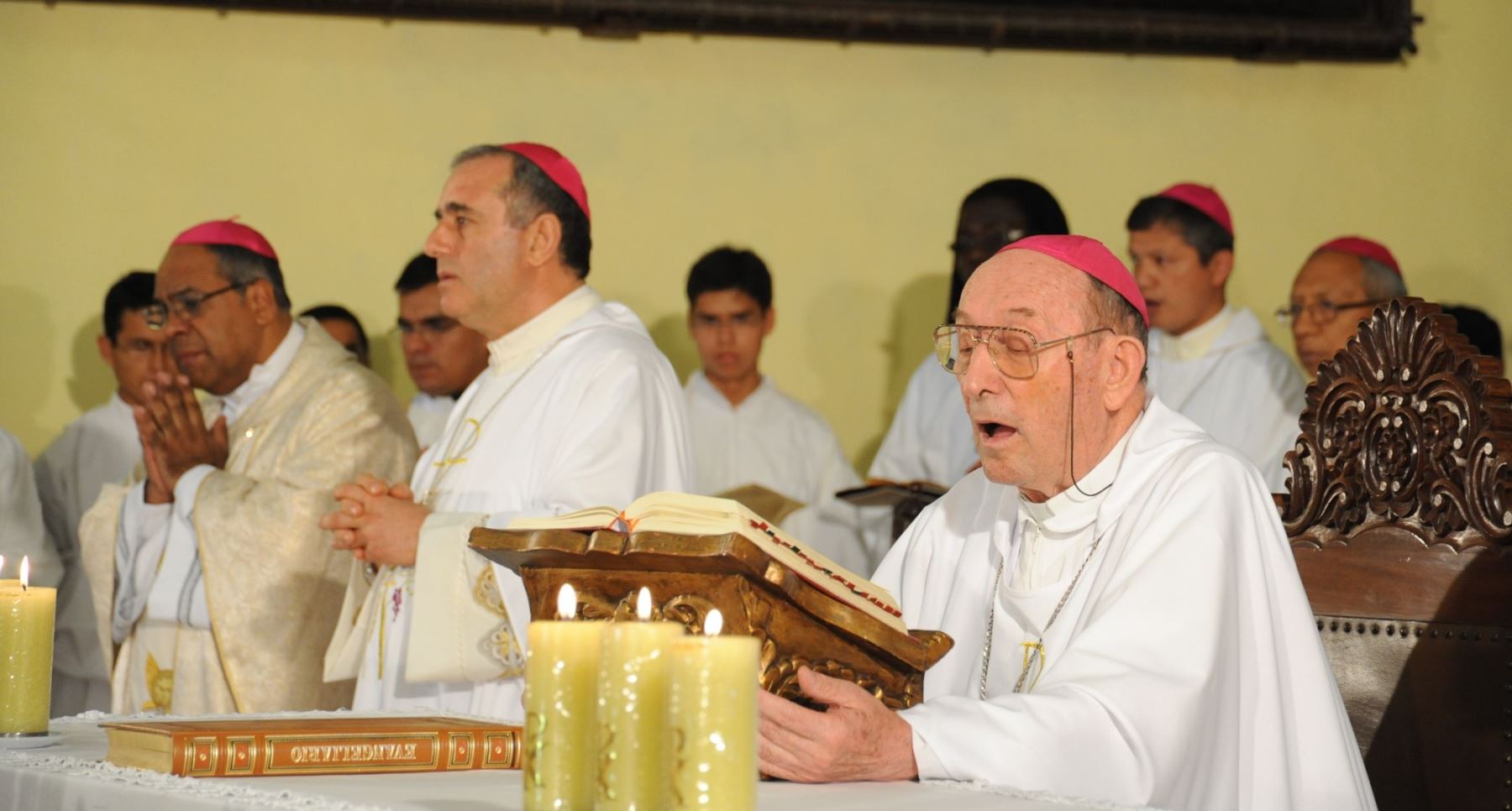 Fue trasladado por el Papa Juan Pablo II a la Diócesis de Lurín, convirtiéndose en su primer obispo el 25 de enero de 1997.