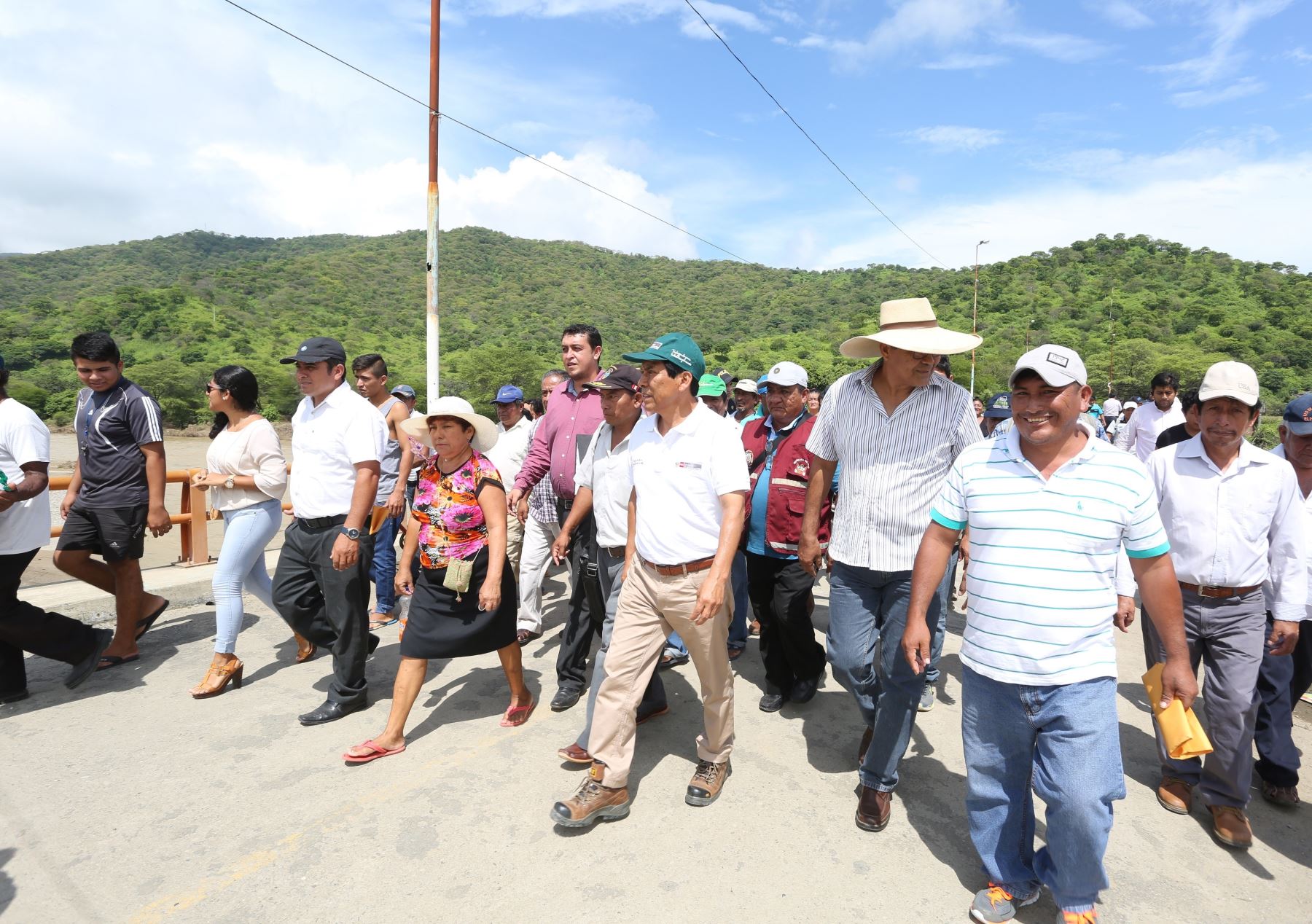 Ministro de Agricultura, José Hernández, anuncia rehabilitación de la infraestructura agrícola de Piura dañada por lluvias y desborde de ríos.