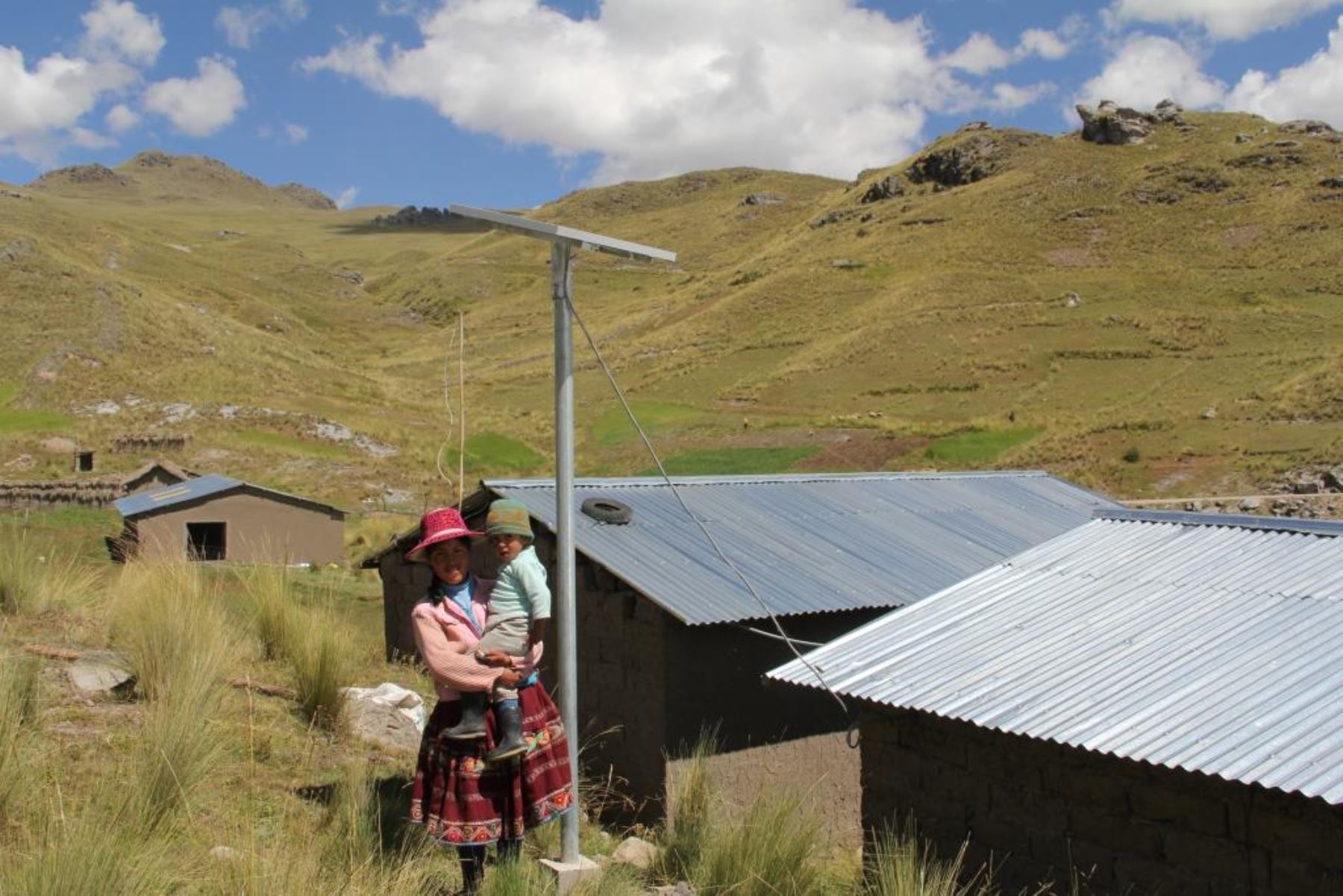 Beneficiarios de paneles fotovoltaicos en Cusco