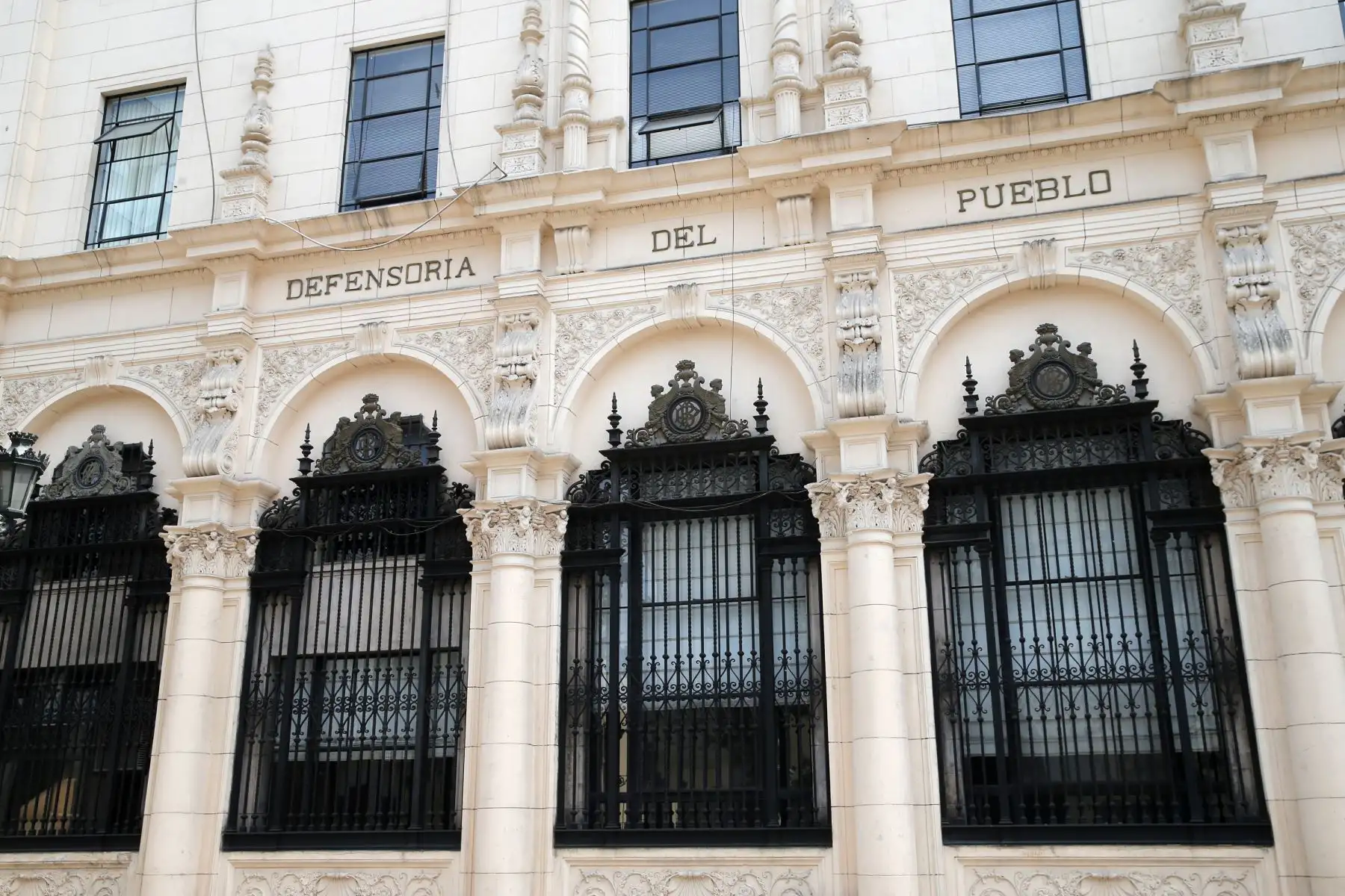 El defensor del Pueblo, Walter Gutiérrez, saludó la aprobación por parte del pleno del Congreso de la República del proyecto de Ley 1358, presentado por dicha institución, que promueve la aplicación del enfoque de derechos a las personas afectadas por desastres naturales. ANDINA/Norman Córdova
