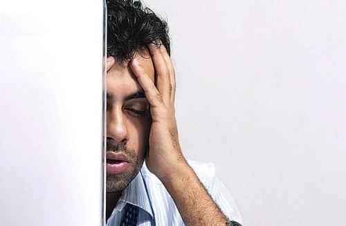 El burnout, denominado también síndrome del quemado es un estado de agotamiento físico, emocional y mental que está vinculado con el ámbito laboral, el estrés causado por el trabajo y el estilo de vida del empleado. Foto: ANDINA/Difusión