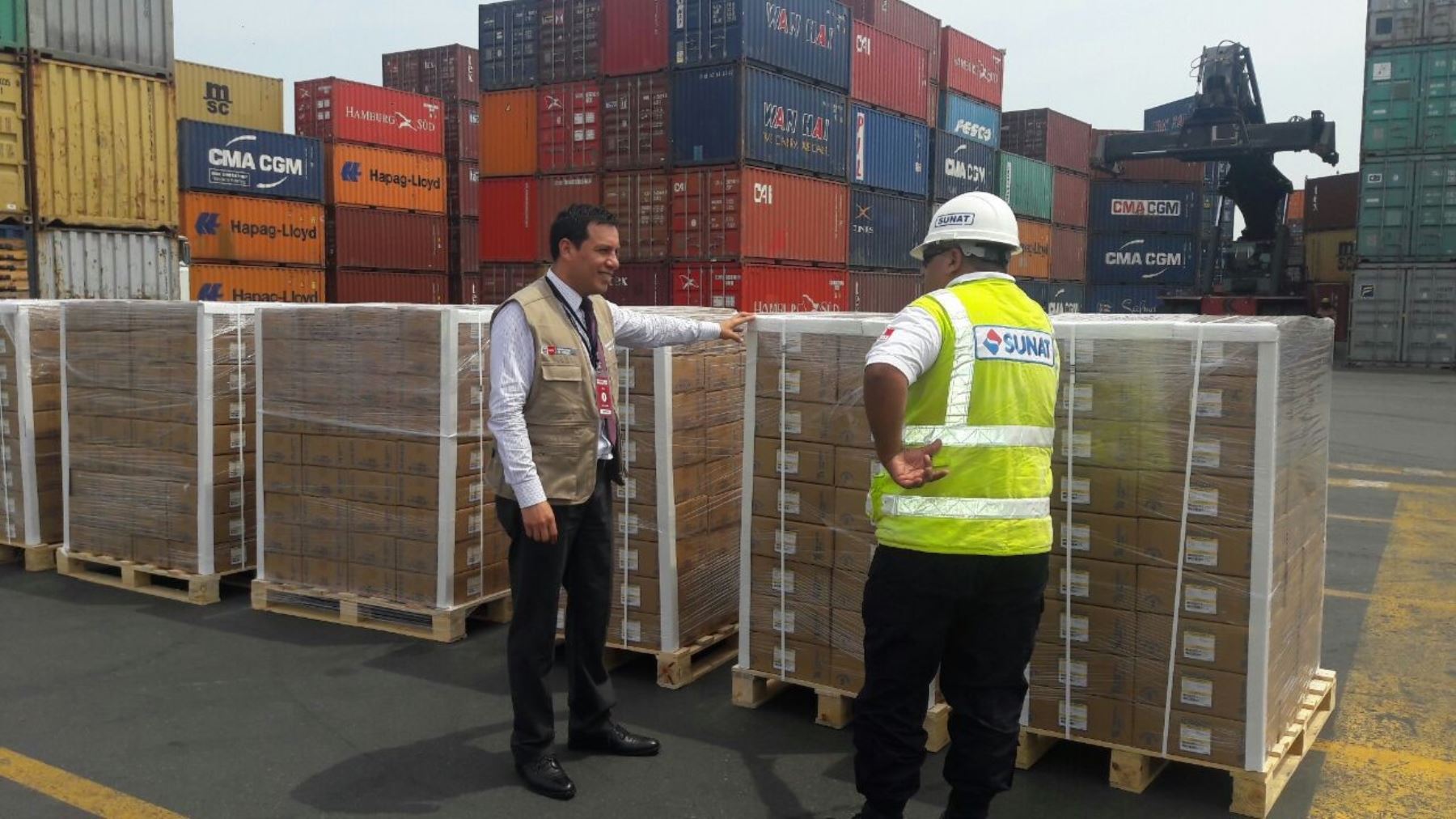 Estas empresas son usadas por los importadores y exportadores para el transporte y envío de documentos y mercancías a través de las Aduanas. Foto: ANDINA/Difusión.