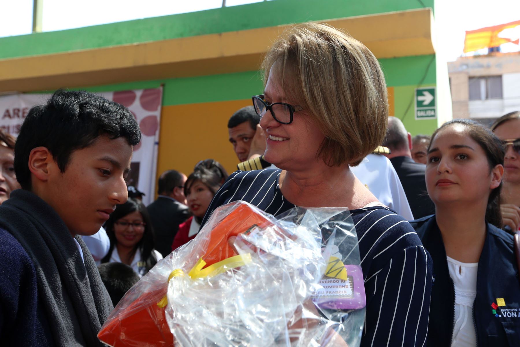 Señora Nancy Lange de Kuczynski, canaliza donaciones en Arequipa para los afectados por las emisiones del volcán Zabancaya y CEBE Auvergne de niños especiales. Foto: ANDINA/Dante Zegarra. Foto: ANDINA/Dante Zegarra