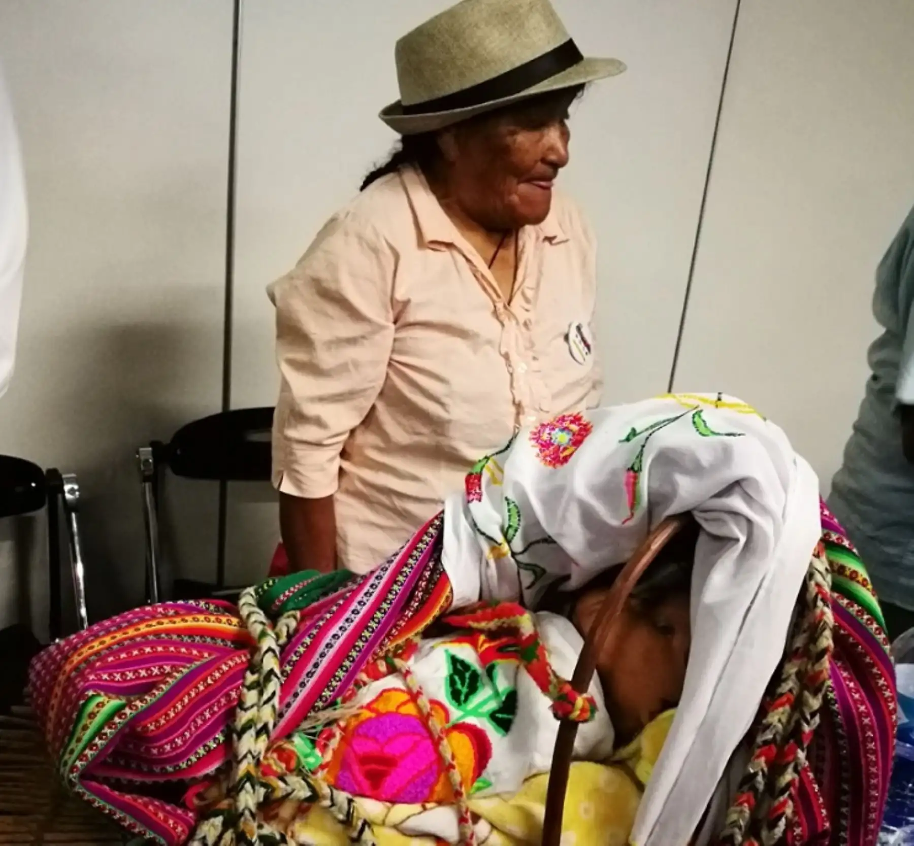 La población de la localidad de Cachuy mantiene saberes ancestrales como la elaboración de cunas, elaboradas con ramas de árboles conocidos como “charaya” y “ampara ampara”, que solo crecen en las alturas de esa localidad ubicada en el distrito de Catahuasi, provincia de Yauyos. Foto: Luis Zuta