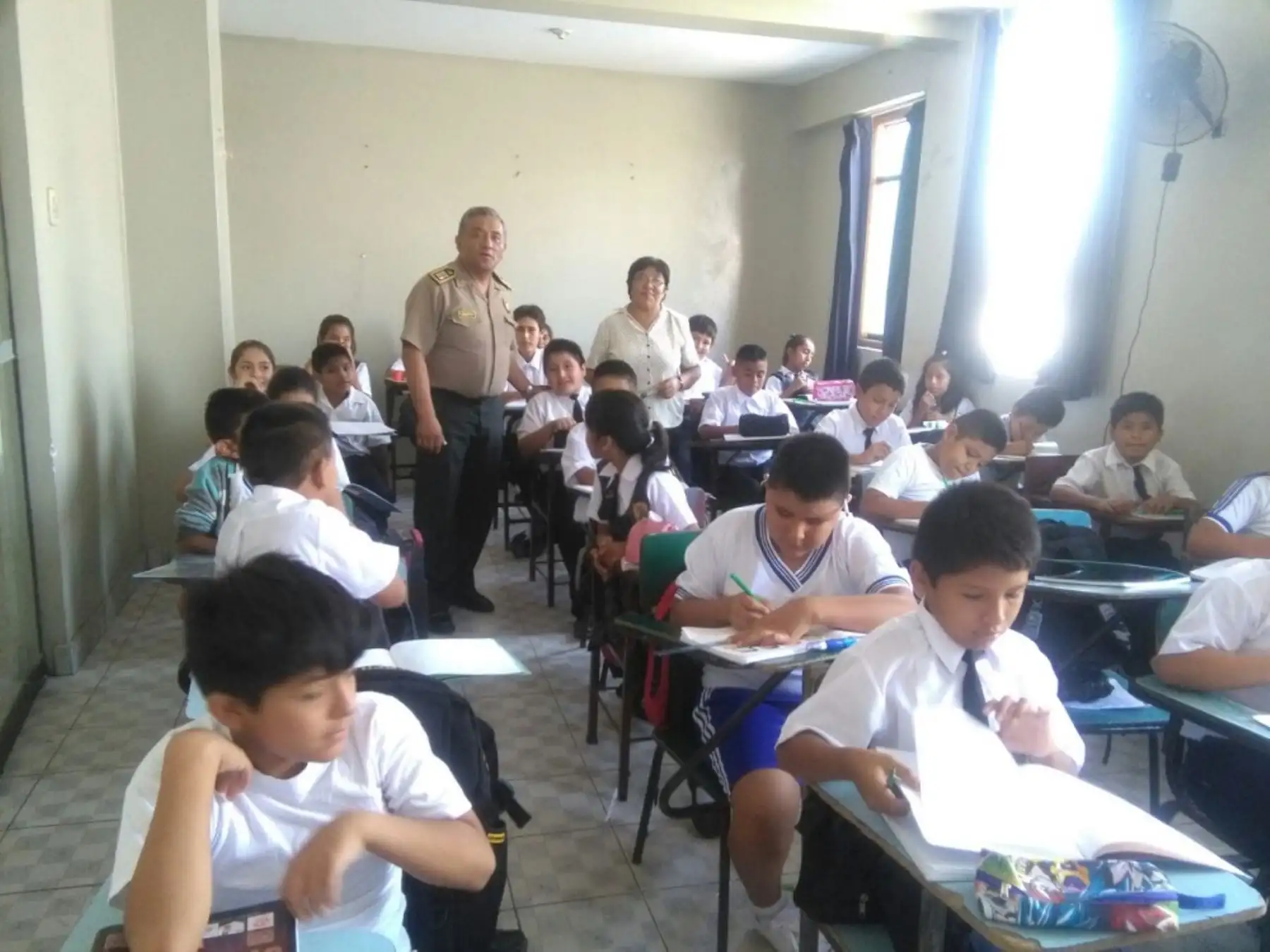 La Comisaría de Jerusalén-Wichanzao, ubicada en el distrito de La Esperanza, que forma parte de la Estrategia Multisectorial “Barrio Seguro”, liderada por el Ministerio del Interior, cedió sus instalaciones para que 60 niños de un colegio afectado por las intensas lluvias y huaicos puedan iniciar clases escolares.