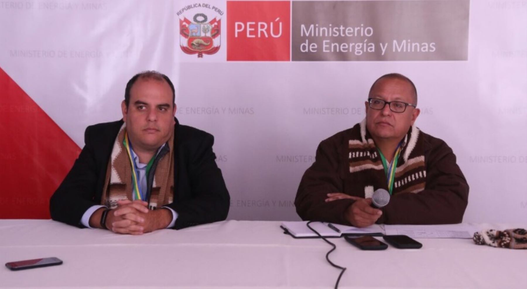 Con la presencia del ministro de Energía y Minas, Gonzalo Tamayo Flores, hoy se suscribió el acta de cierre de la mesa para el desarrollo de los distritos de Ocuviri y Vilavila, ubicados en la provincia de Lampa, departamento de Puno.