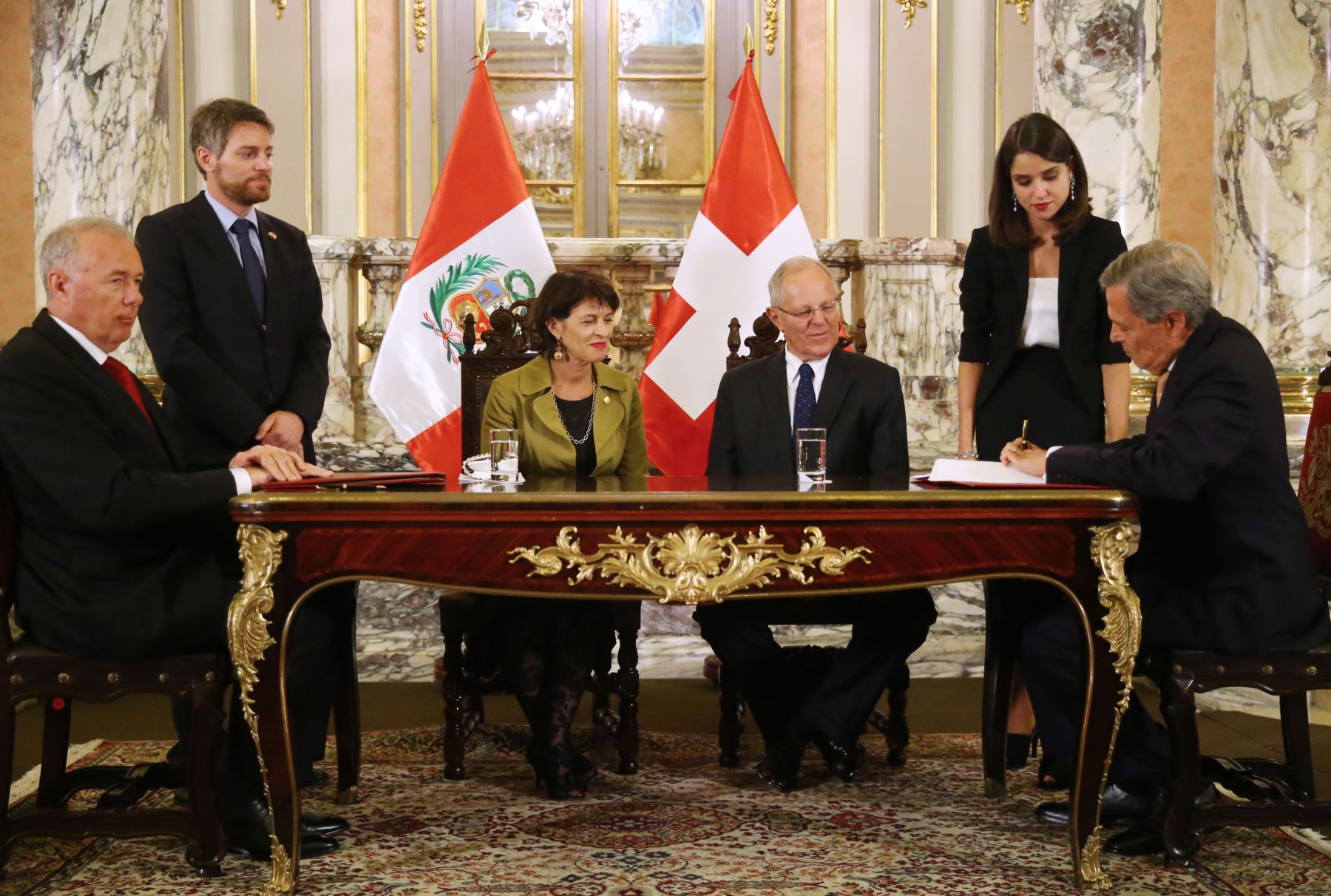 Presidente Kuczynski recibió en Visita Oficial a su homóloga de Suiza, Doris Leuthar. Foto: ANDINA/Prensa Presidencia