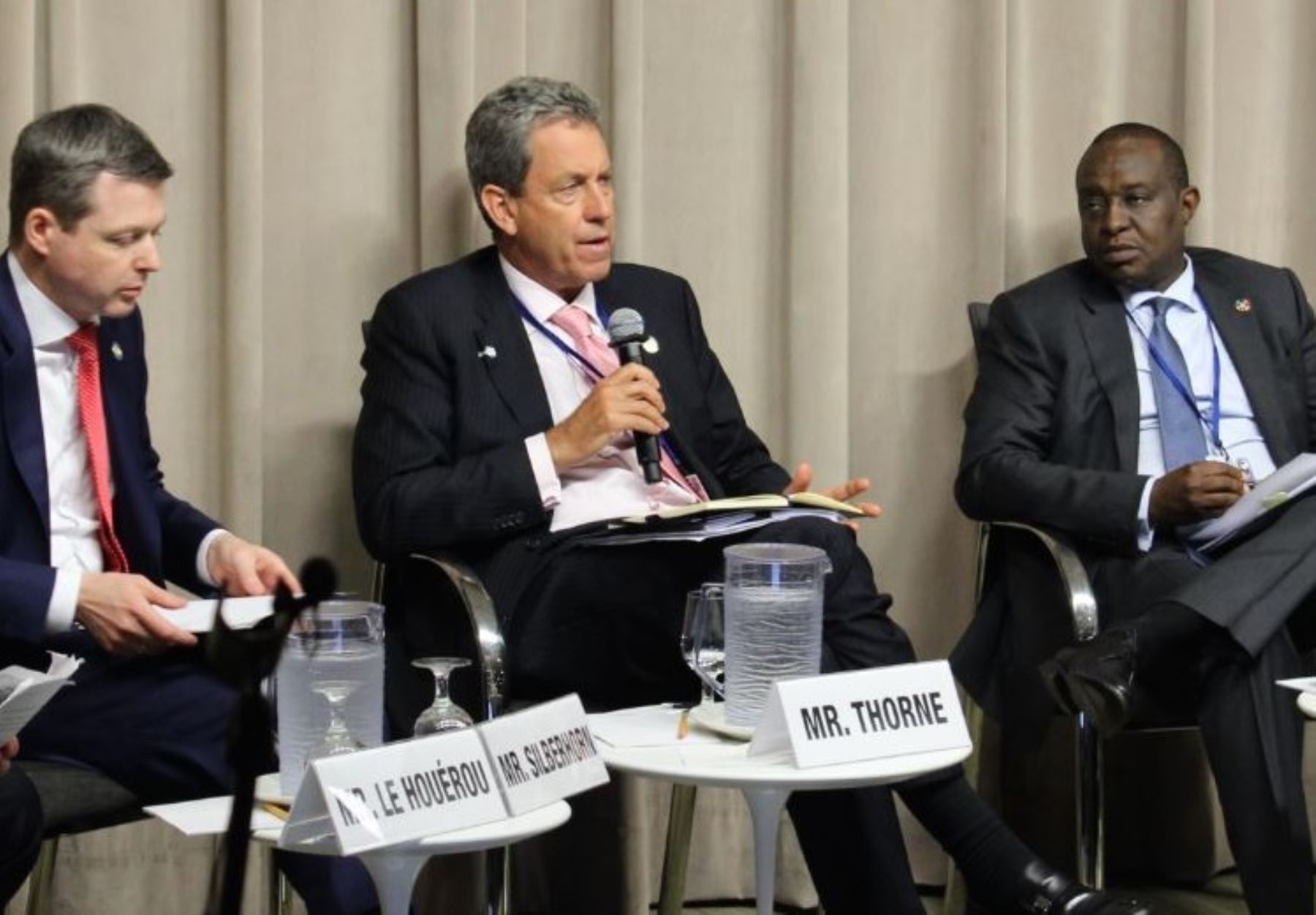 Ministro Thorne participa en evento del Banco Mundial en Washington sobre mercado de capitales. Foto: Banco Mundial.