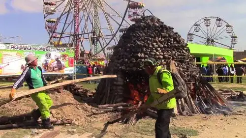 Pachamanca más grande del mundo que fue preparada en el campo ferial de Coto Coto, en el distrito de Chilca, provincia de Huancayo, región Junín.