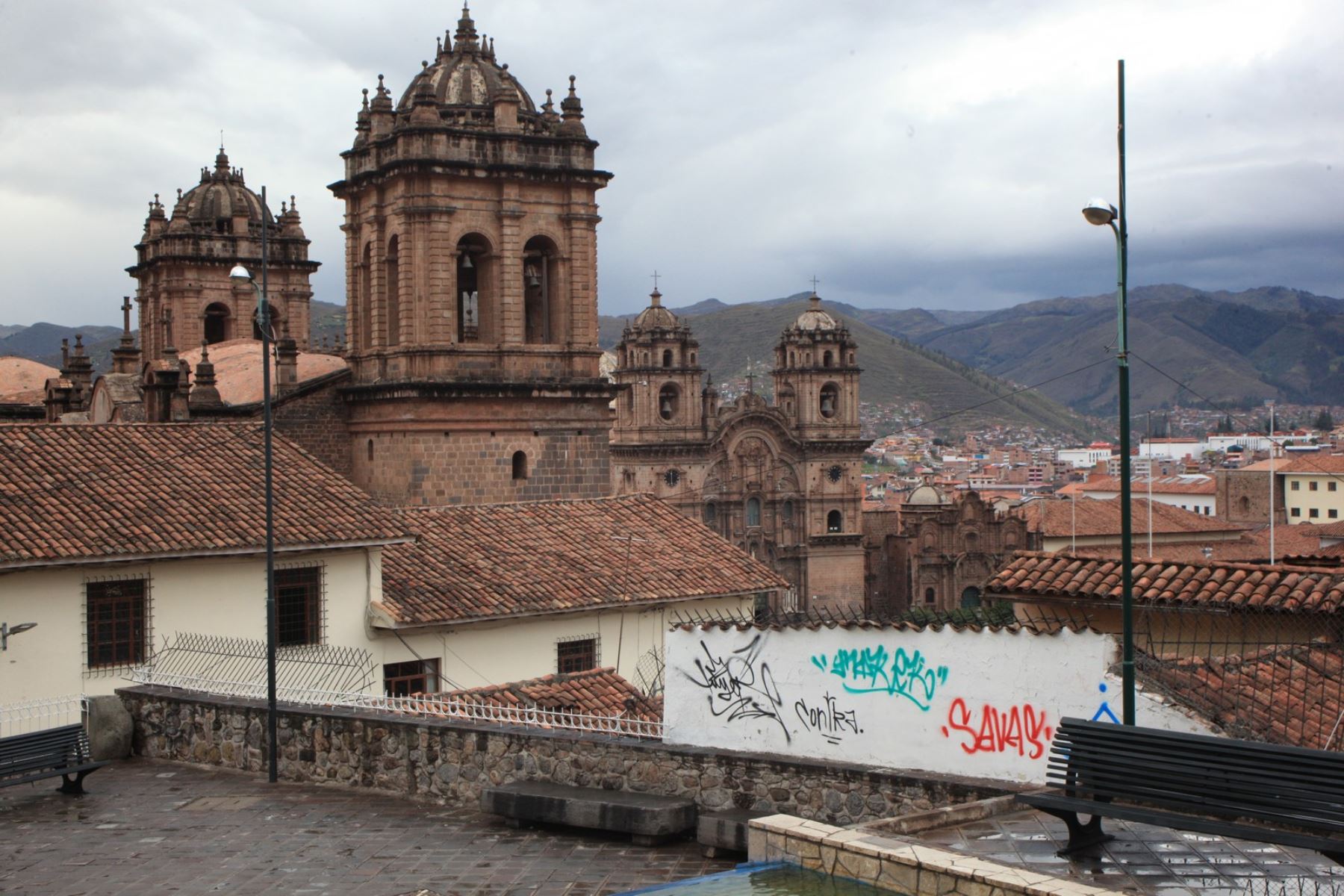 Jueza obliga a los grafiteros limpiar pintas cerca de plaza de Armas de Cusco. ANDINA/Percy Hurtado