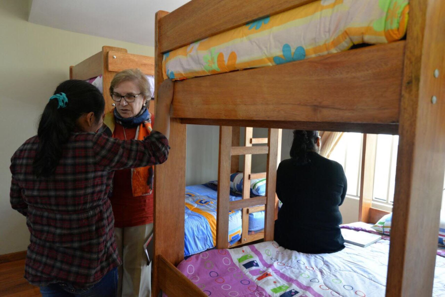 Ministra de la Mujer, Ana María Romero-Lozada inauguró casa de acogida para las víctimas de la violencia en Arequipa.