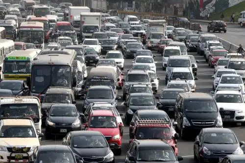 El parque automotor de Lima se incrementa de manera importante. ANDINA/archivo