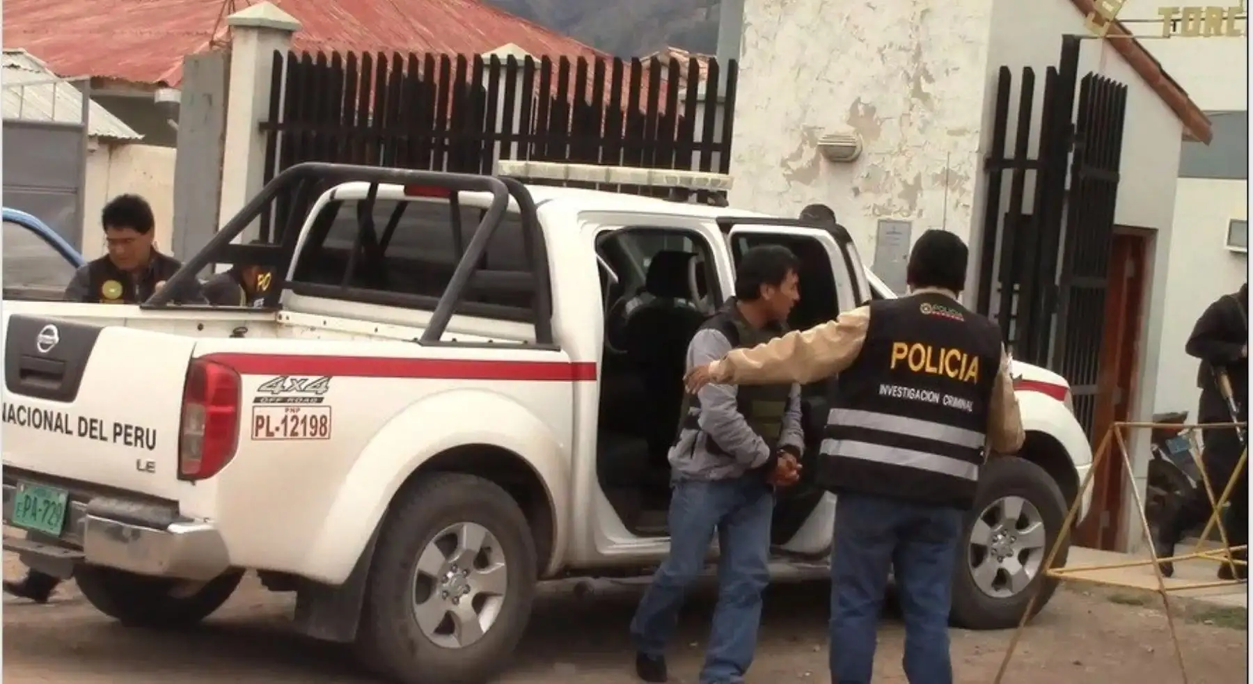 Orlando Arosquipa Quispe (37) y Humberto Rodríguez Arqque (51) fueron recluidos esta tarde en el penal San Judas Tadeo de la ciudad de Sicuani, provincia de Canchis, al estar investigados por violación sexual a una trabajadora municipal de 22 años de edad.