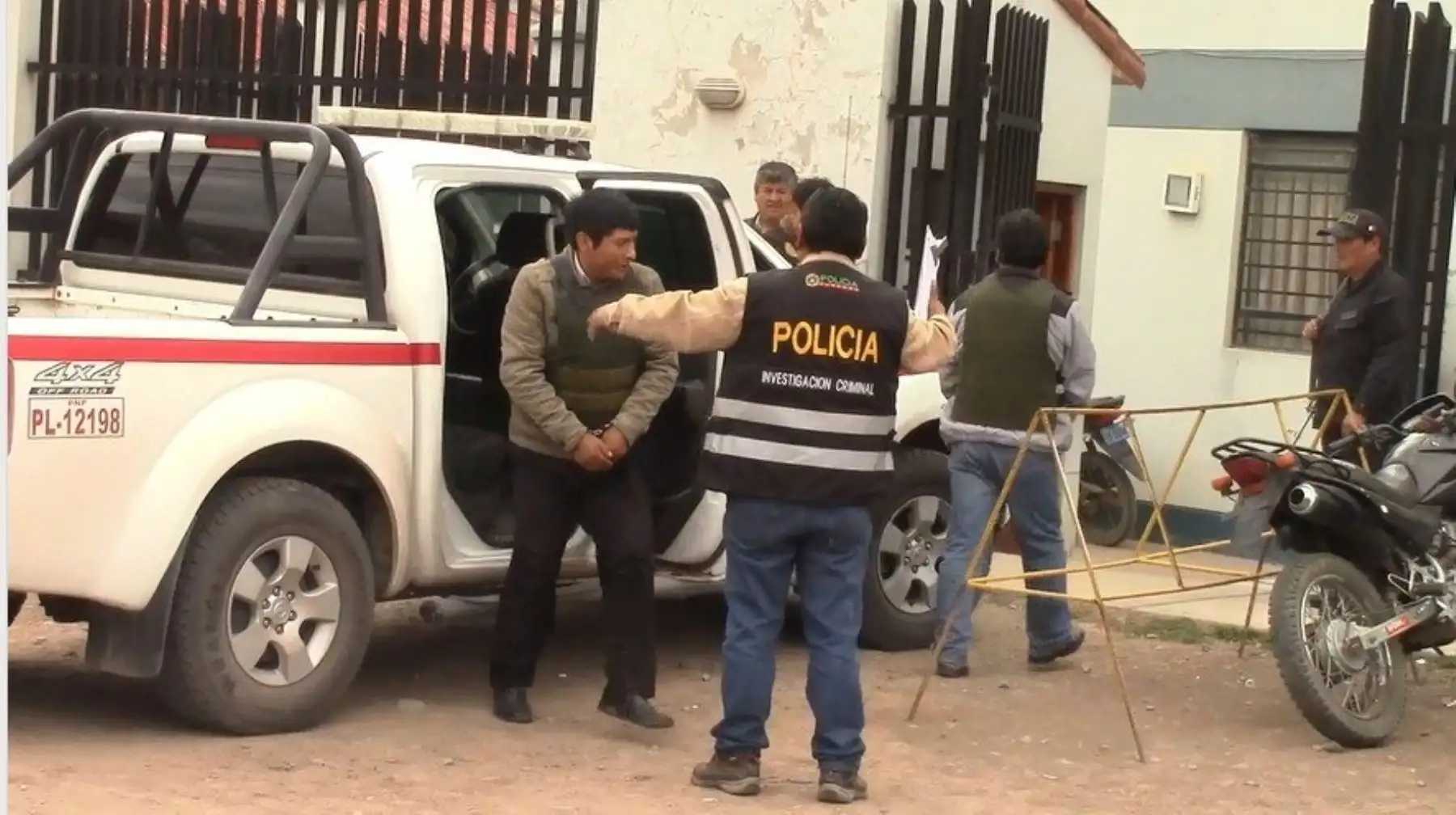 Orlando Arosquipa Quispe (37) y Humberto Rodríguez Arqque (51) fueron recluidos esta tarde en el penal San Judas Tadeo de la ciudad de Sicuani, provincia de Canchis, al estar investigados por violación sexual a una trabajadora municipal de 22 años de edad.