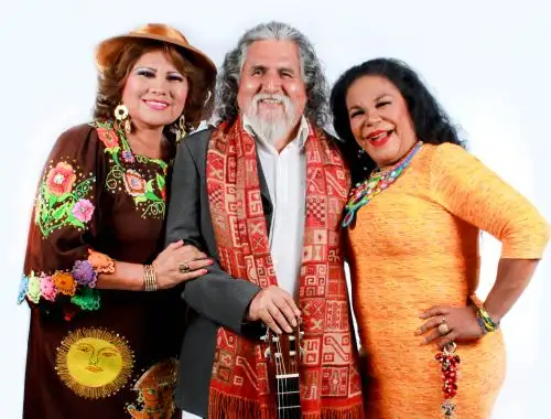 Tres artistas en escena.