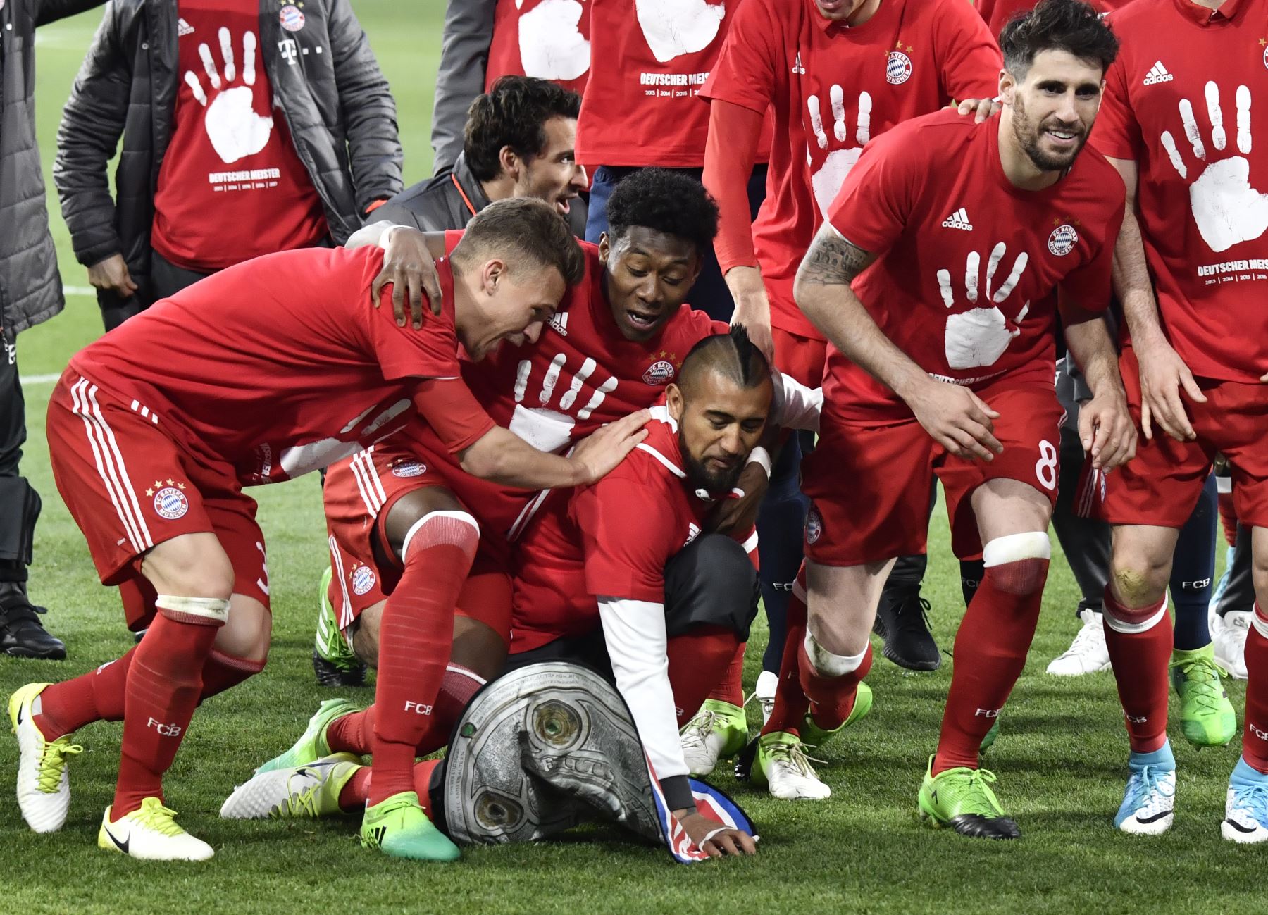 Bayern De Múnich Campeón De La Bundesliga En Abril "negro" | Noticias ...