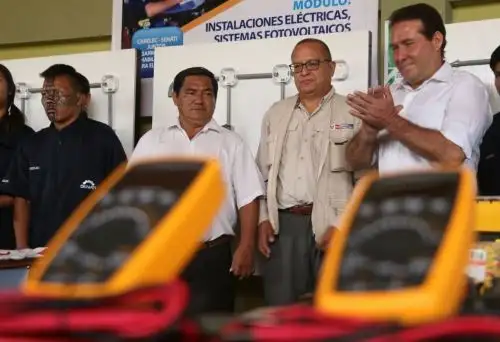 MEM inicia instalación de paneles fotovoltaicos en 47 localidades