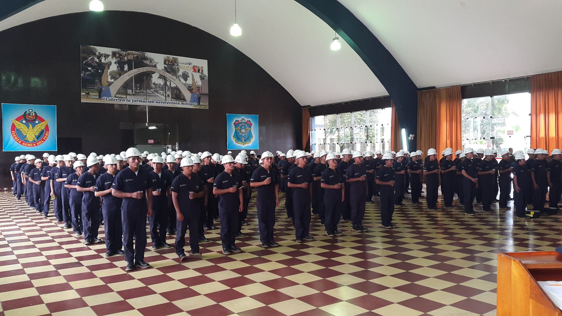Graduación de jóvenes del Servicio Militar Voluntario como técnicos electricistas. Foto: Andina/Difusión