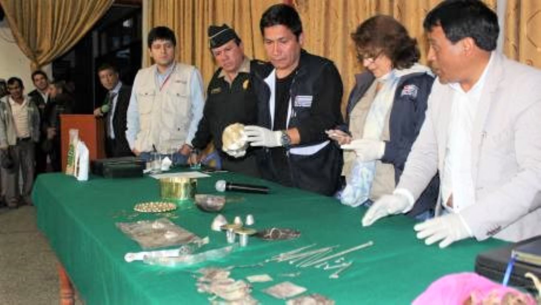 El arqueólogo de la DDC-Cajamarca, Francisco Esquerrez, realizó el inventario de las piezas arqueológicas halladas y devueltas por la población, llegando a registrar un total de 98 piezas, extraídas del Apu sagrado “Ilucán”.