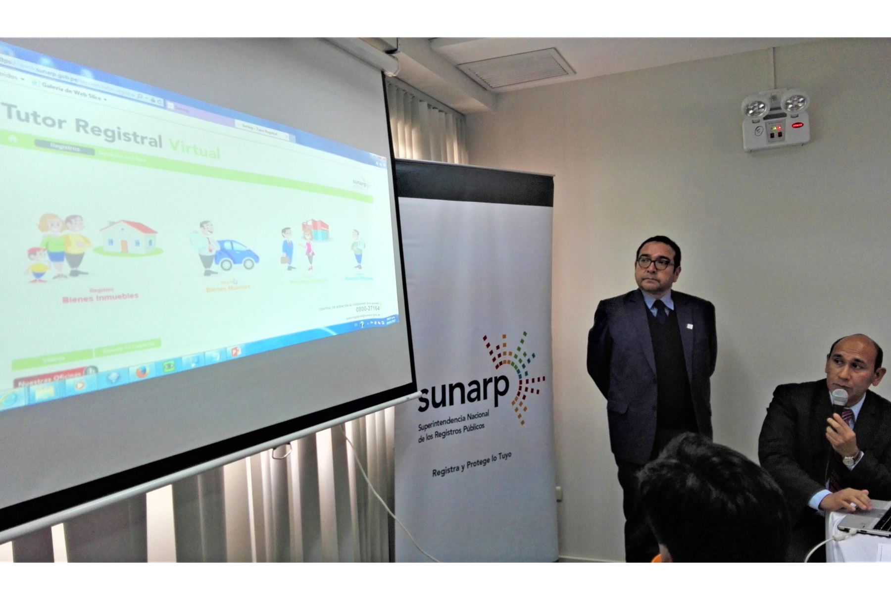 Presentación de la plataforma "Tutor Registral Virtual" en la región Cusco.