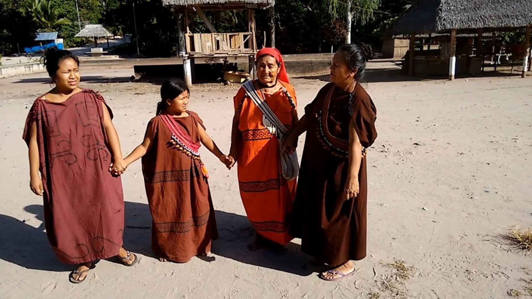 Elena Néstor de Capurro, pobladora asháninka que vive en la comunidad nativa de Pampa Michi, también hizo llegar un afectuoso saludo a las madres en su día