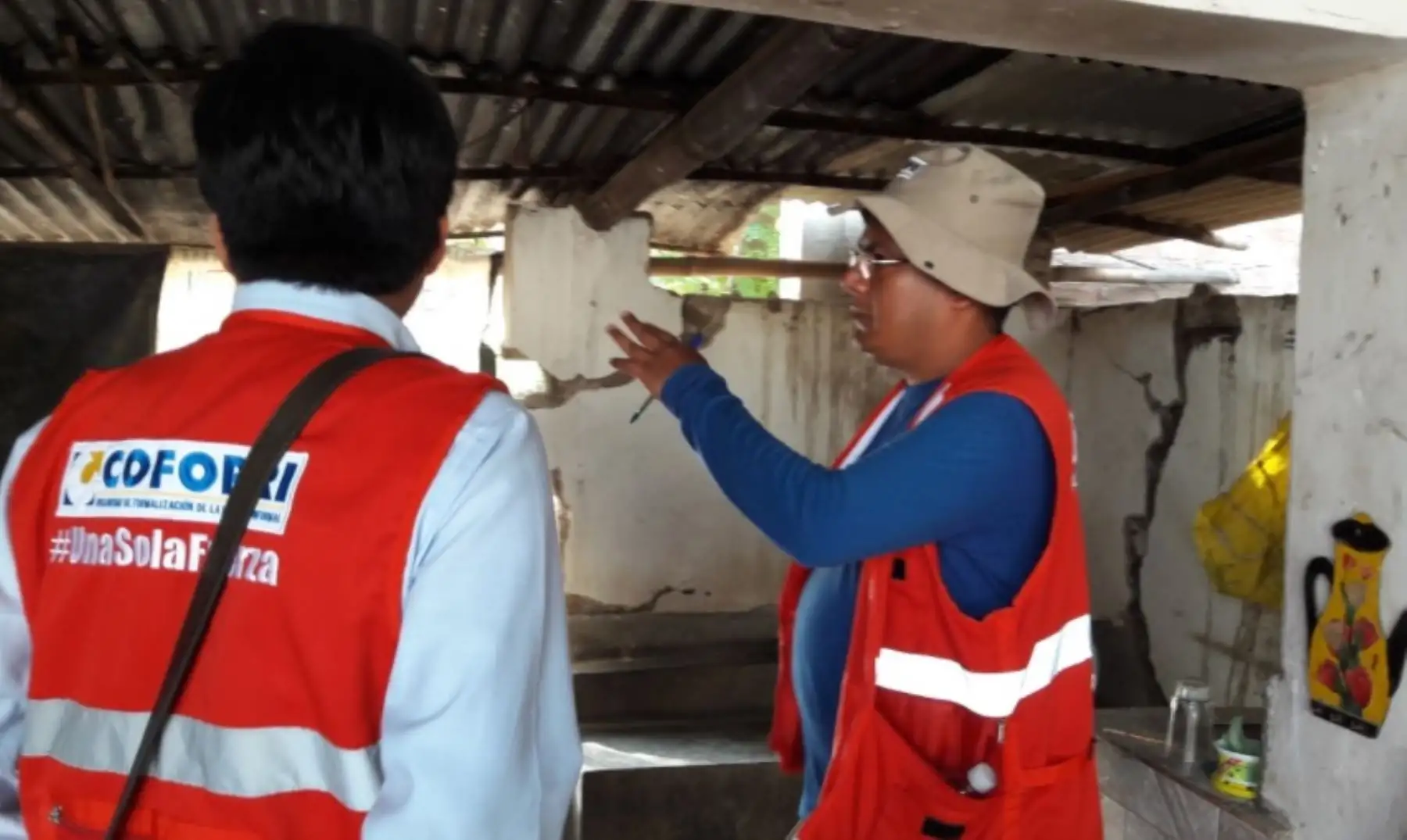 Brigadas del Cofopri llevan a cabo un catastro de daños en predios afectados por los estragos de El Niño costero en la región Lambayeque.