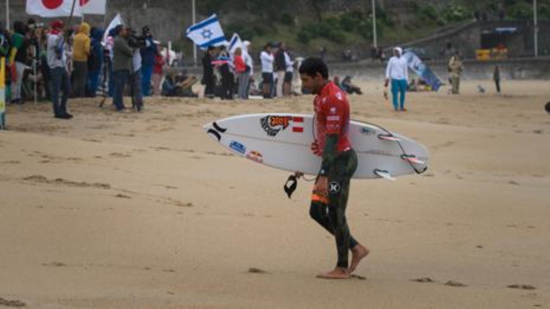 De Col sigue de pie en el Mundial de  Surf