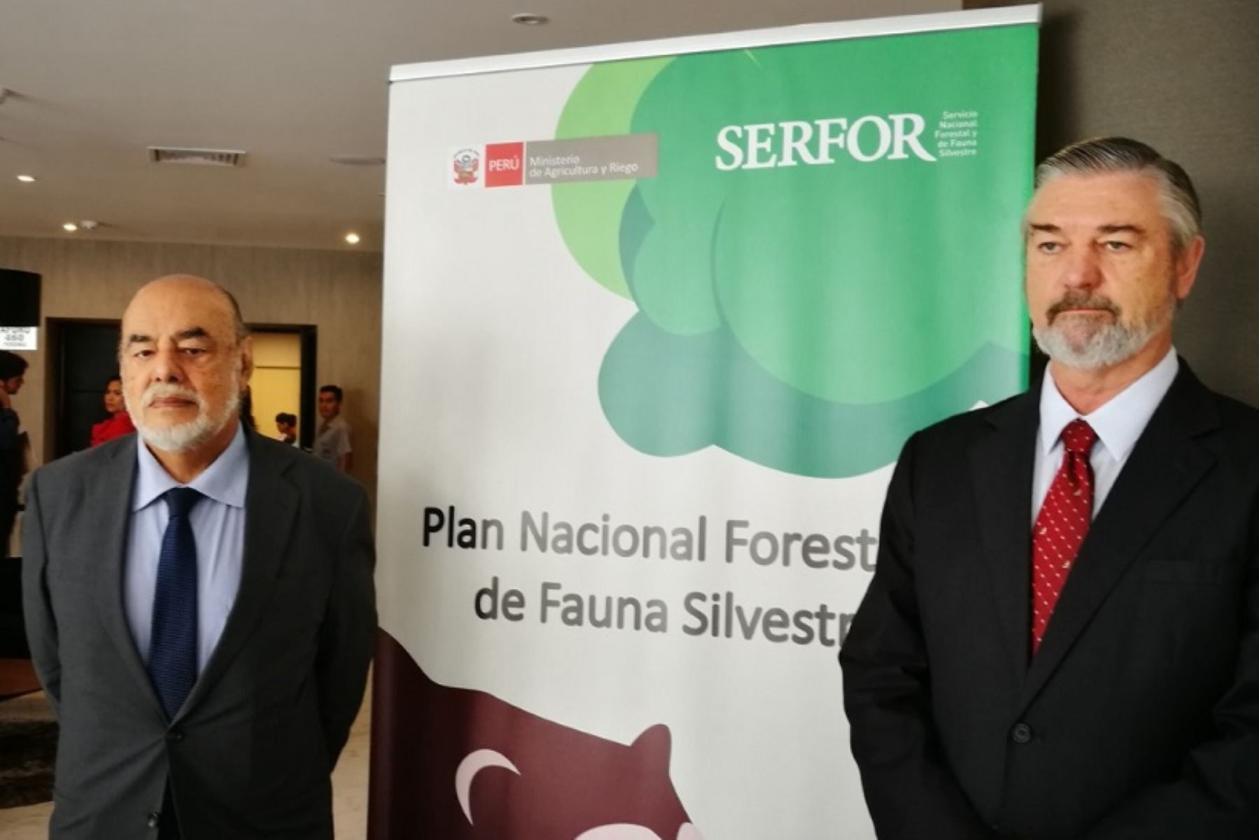 Viceministro de Políticas Agrarias del Ministerio de Agricultura y Riego, Pablo Quijandría; y el director ejecutivo del Servicio Nacional Forestal y de Fauna Silvestre (Serfor) participan en lanzamiento del inicio de la elaboración del Plan Nacional Forestal y de Fauna Silvestre.