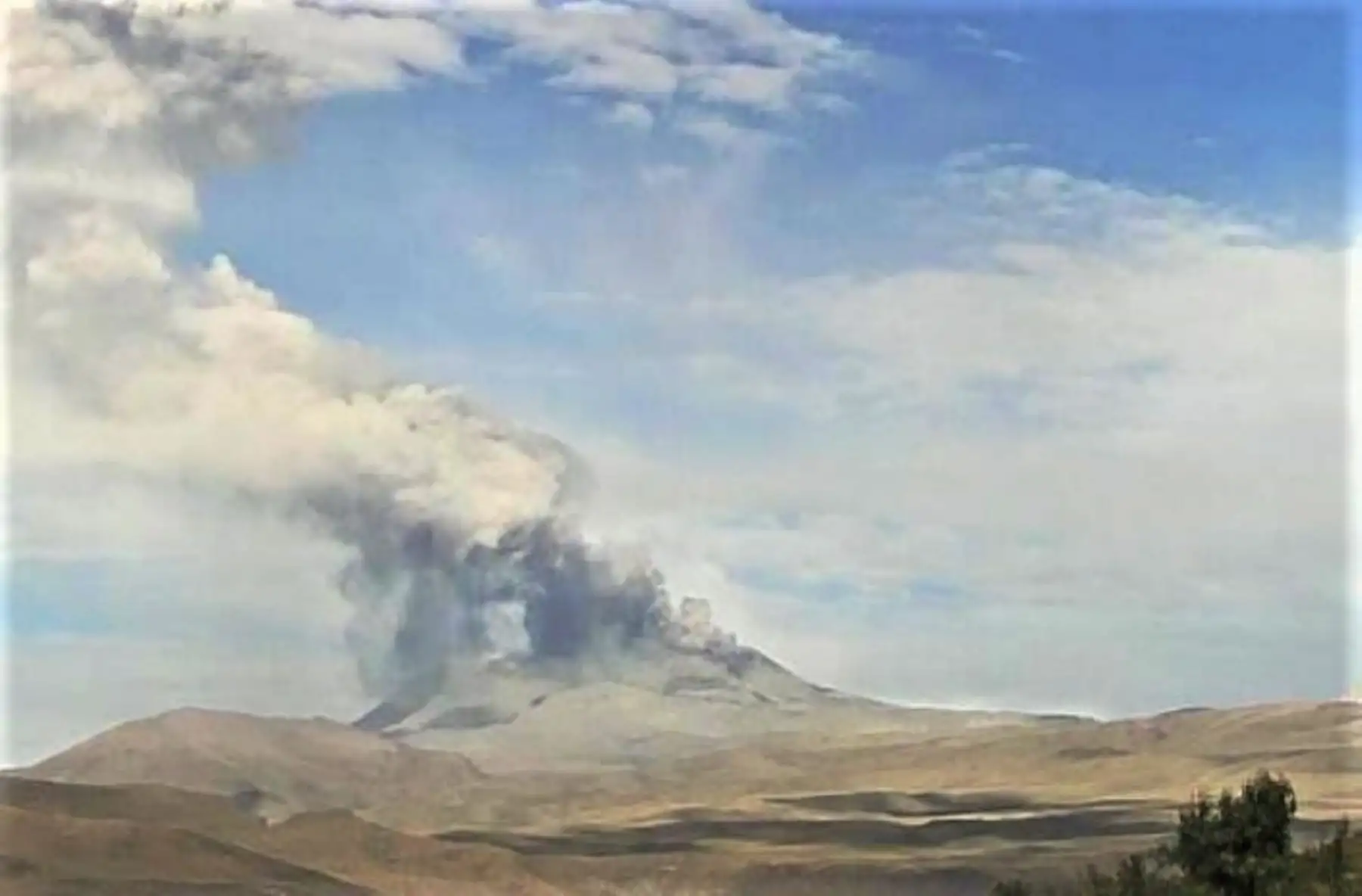 Actividad del volcán Sabancaya el 21 de mayo de este año.