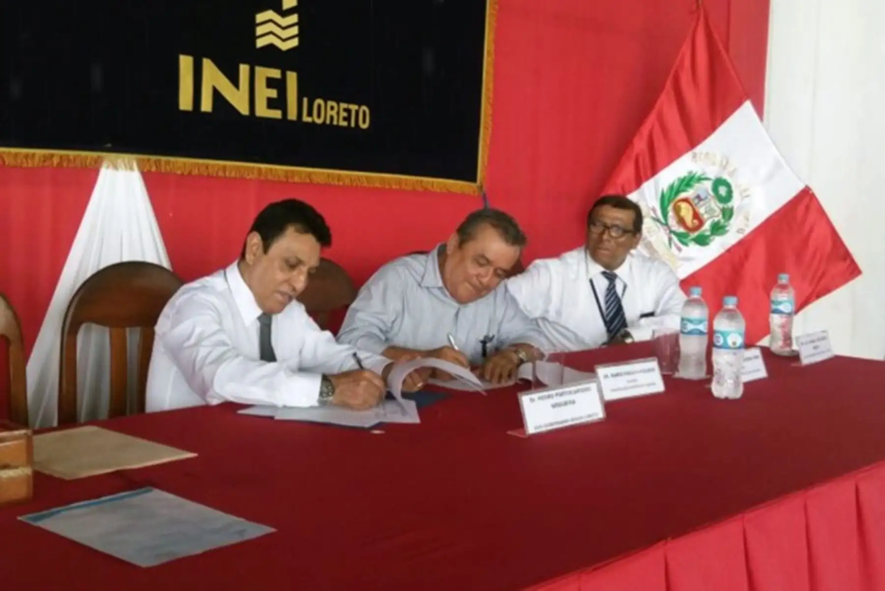 Jefe del INEI, Aníbal Sánchez Aguilar, y el vicegobernador regional de Loreto, Pedro Portocarrero Nogueira, suscriben convenio de cooperación interinstitucional, con el objetivo de establecer una amplia cooperación para la ejecución de las actividades y de los Censos Nacionales 2017, a fin de garantizar la calidad de la información y su cobertura total en el ámbito de dicha región.
