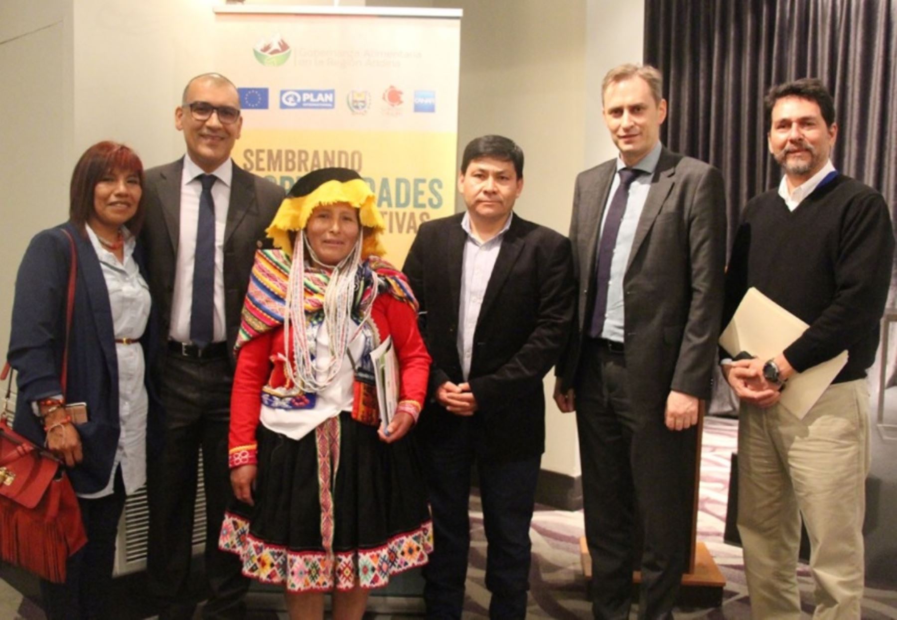 Impulsores y beneficiarios del proyecto Gobernanza Alimentaria en la Región Andina (GSAN) que benefició  más de 5,000 personas en Perú, Bolivia y Ecuador.