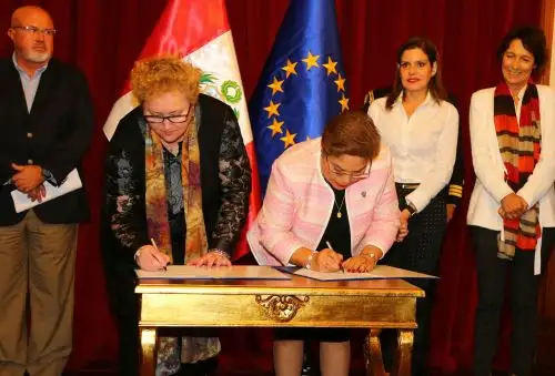 Presidenta del Congreso, Luz Salgado, suscribe declaración con el Parlamento Europeo para implementar Programa de Apoyo a la Democracia.