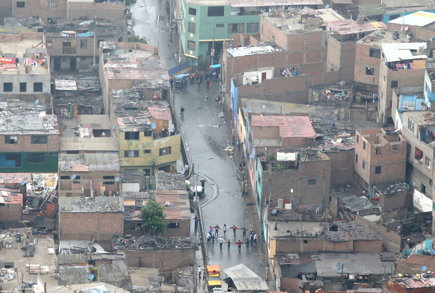 Las construcciones informales incumplen los parámetros establecidos o fueron levantadas en zonas inadecuadas. Foto: ANDINA/Melina Mejía