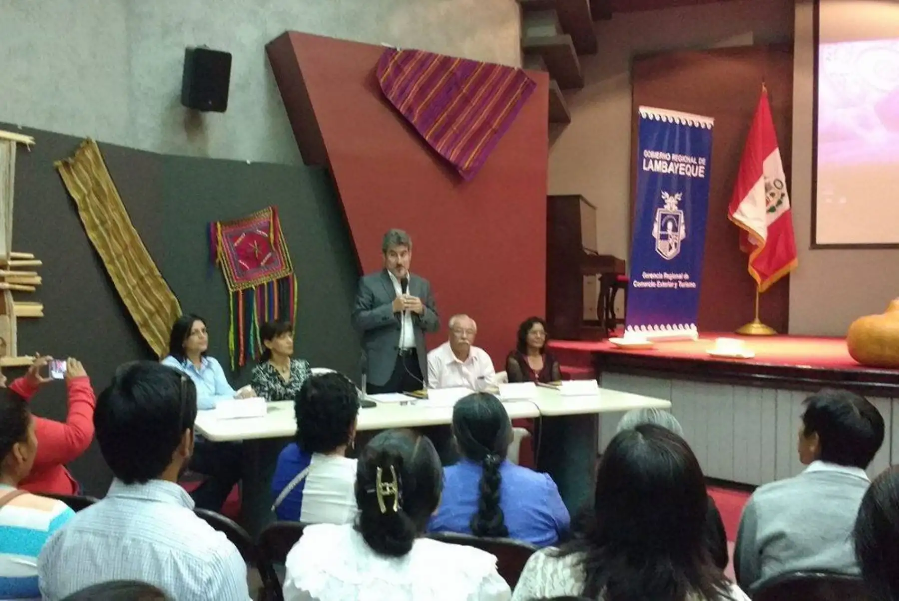 Mincetur inicia programa para certificar capacidades de artesanos, anuncia viceministro de Turismo, Roger Valencia. ANDINA