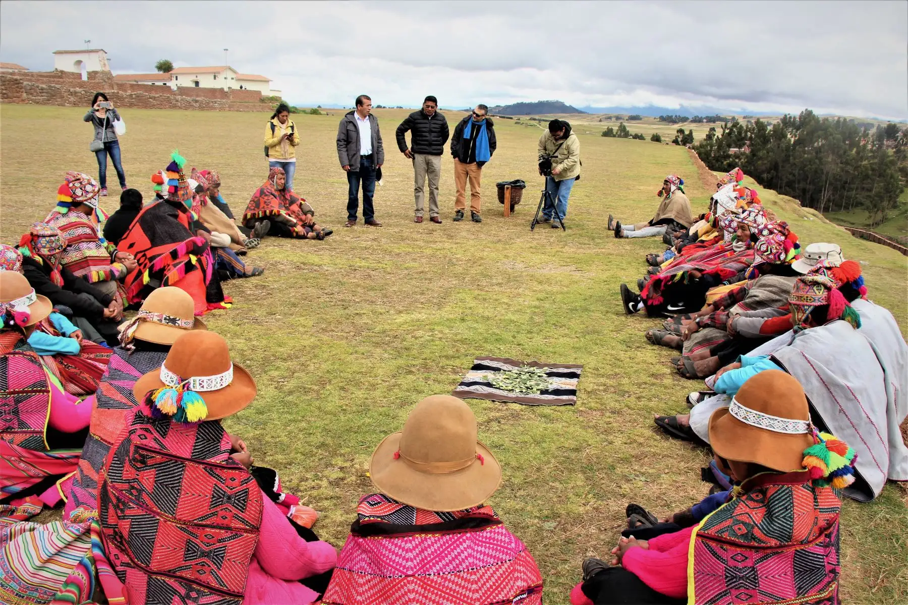 Participaron del taller de Fortalecimiento de la Identidad y el Ejercicio de la Ciudadanía Intercultural, con el propósito de acordar acciones intersectoriales en beneficio de las comunidades Q’ero para la revitalización de su cultura y su lengua.