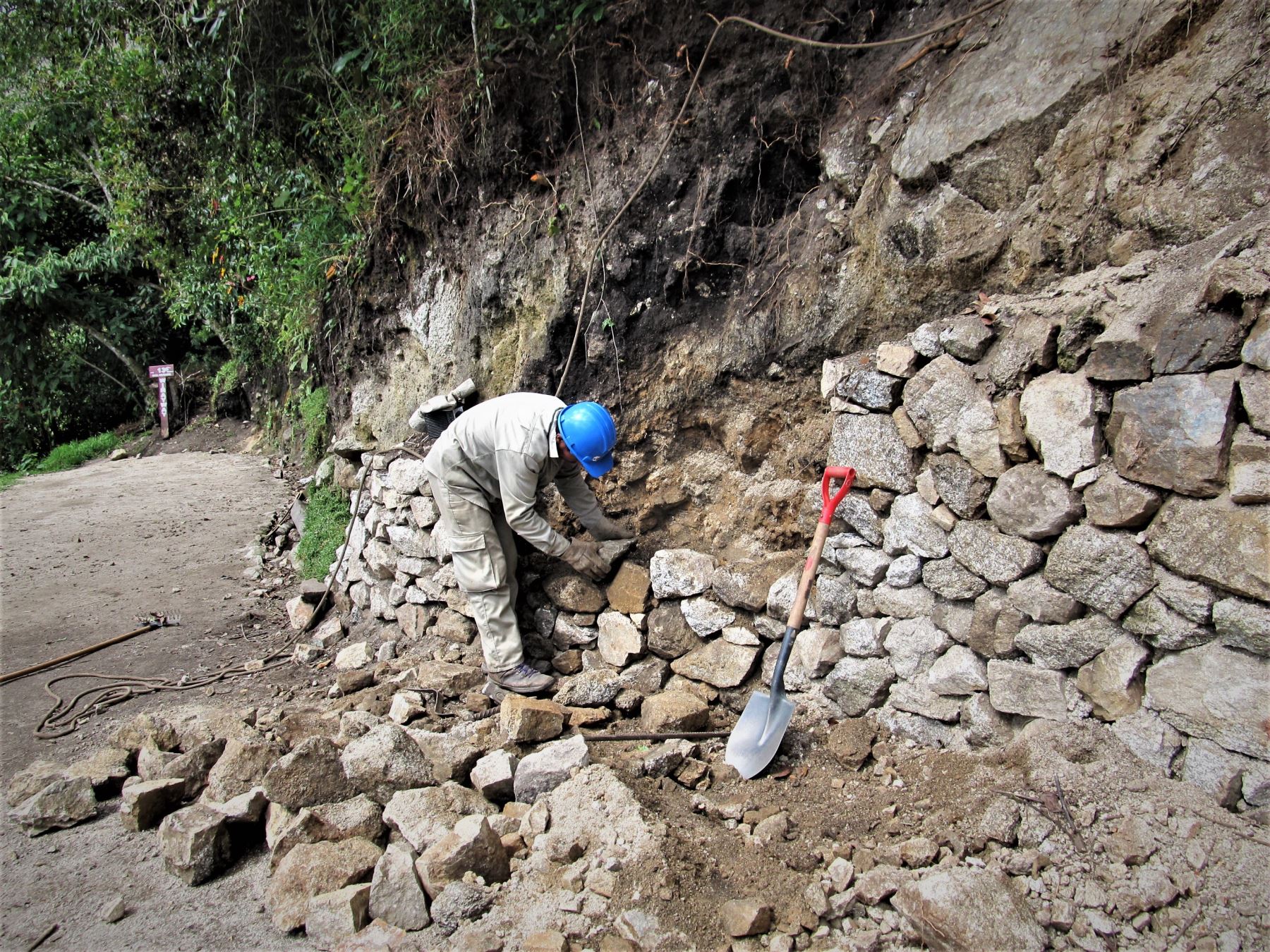 Las labores duraron tres meses y se logró el rearmado de muros de contención de 90 metros cuadrados, que permite la recuperación de las plataformas para la instalación de carpas y descanso de los turistas que recorren el Camino Inca.