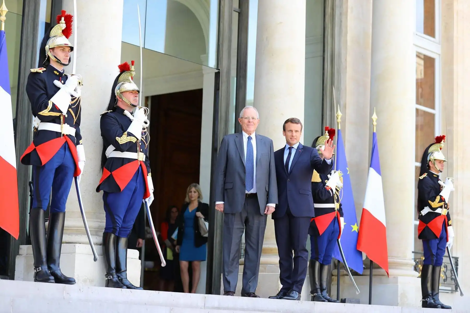 El presidente de la República, Pedro Pablo Kuczynski, se reúne en París con su homólogo francés, Emmanuel Macron. Foto: ANDINA/ Prensa Presidencia